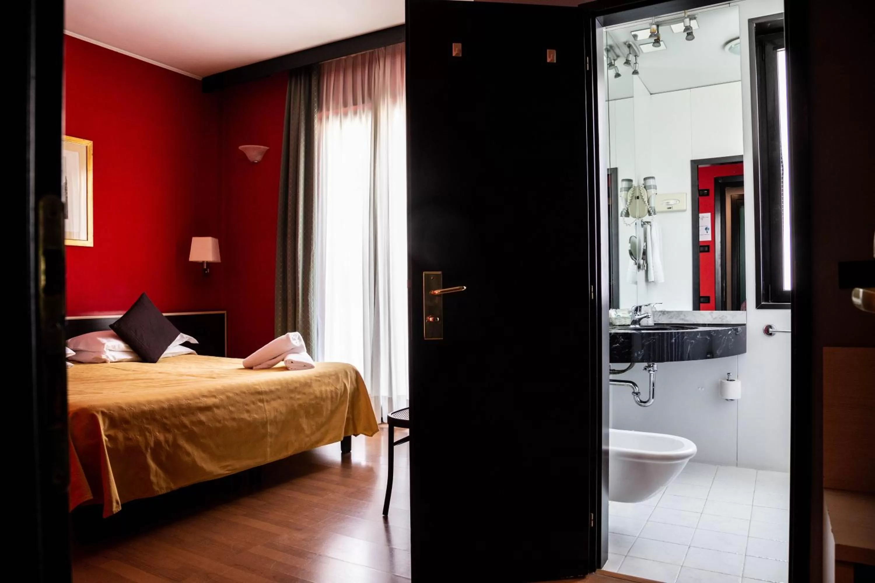 Shower, Bed in Hotel Berlino