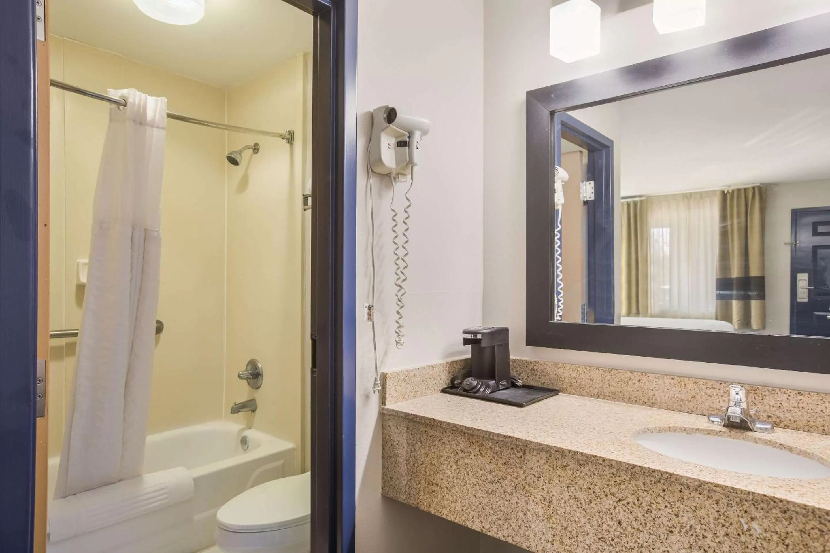 Bedroom in Clarion Pointe Forsyth I-75