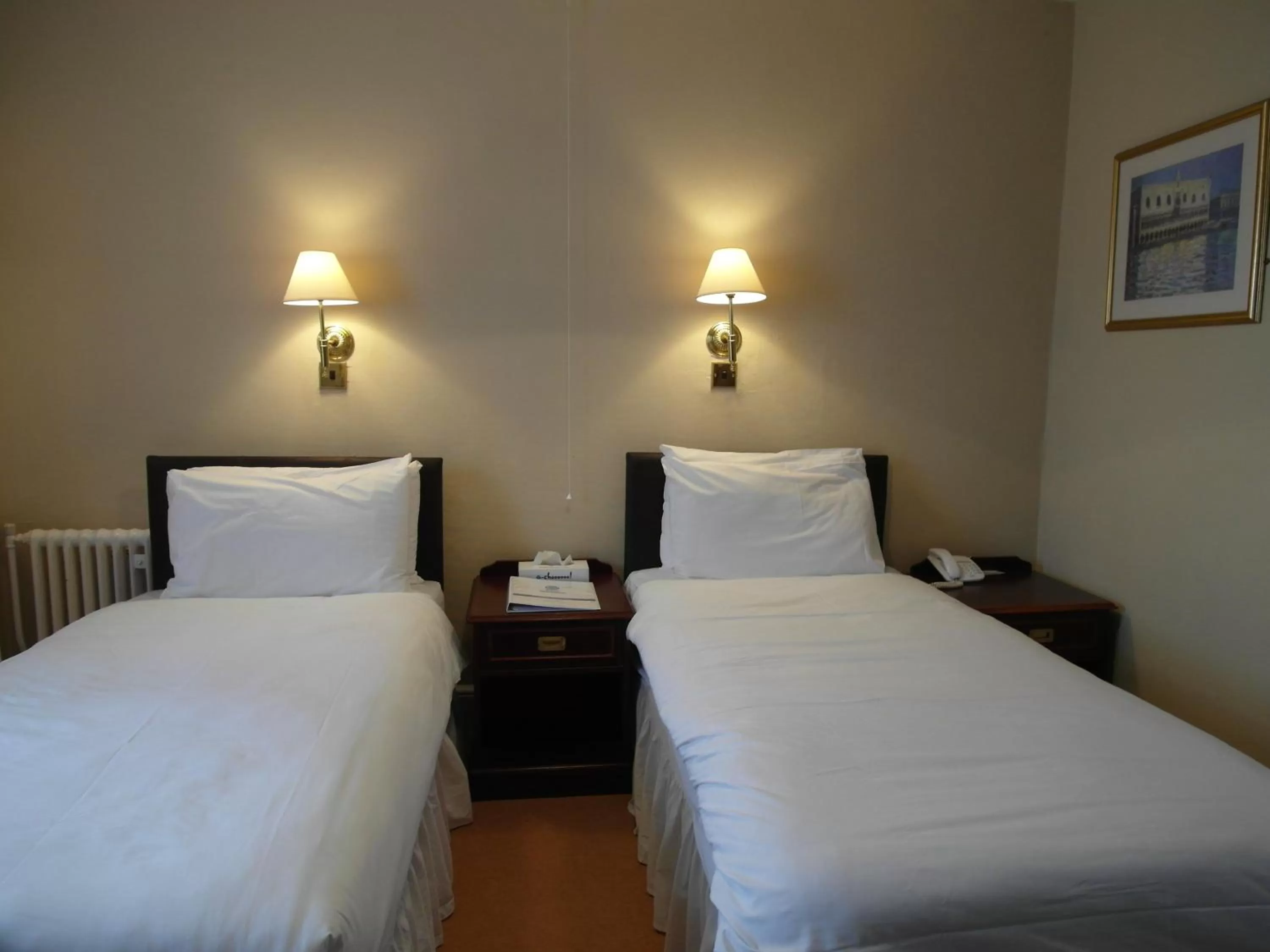 Bedroom, Bed in Best Western The George Hotel, Swaffham