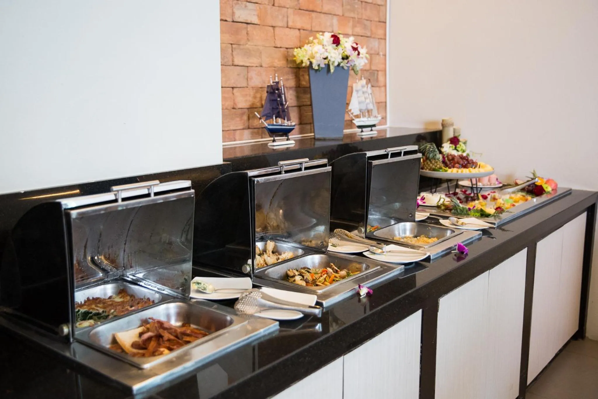 Food and drinks in Sugar Palm Grand Hillside - SHA Plus