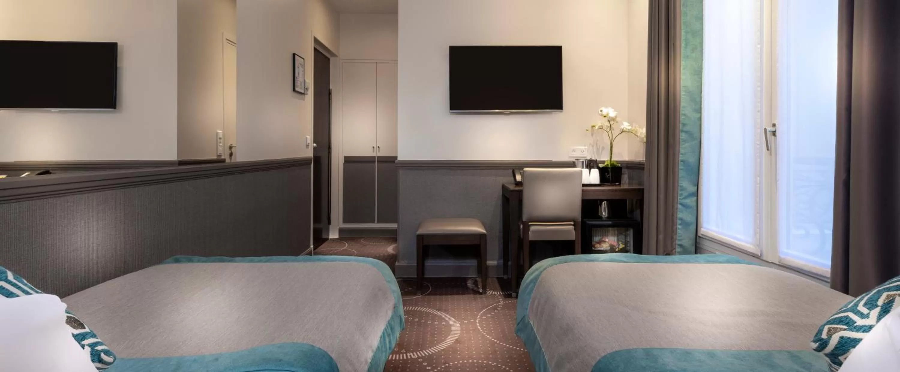 Bed in Elysées Ceramic