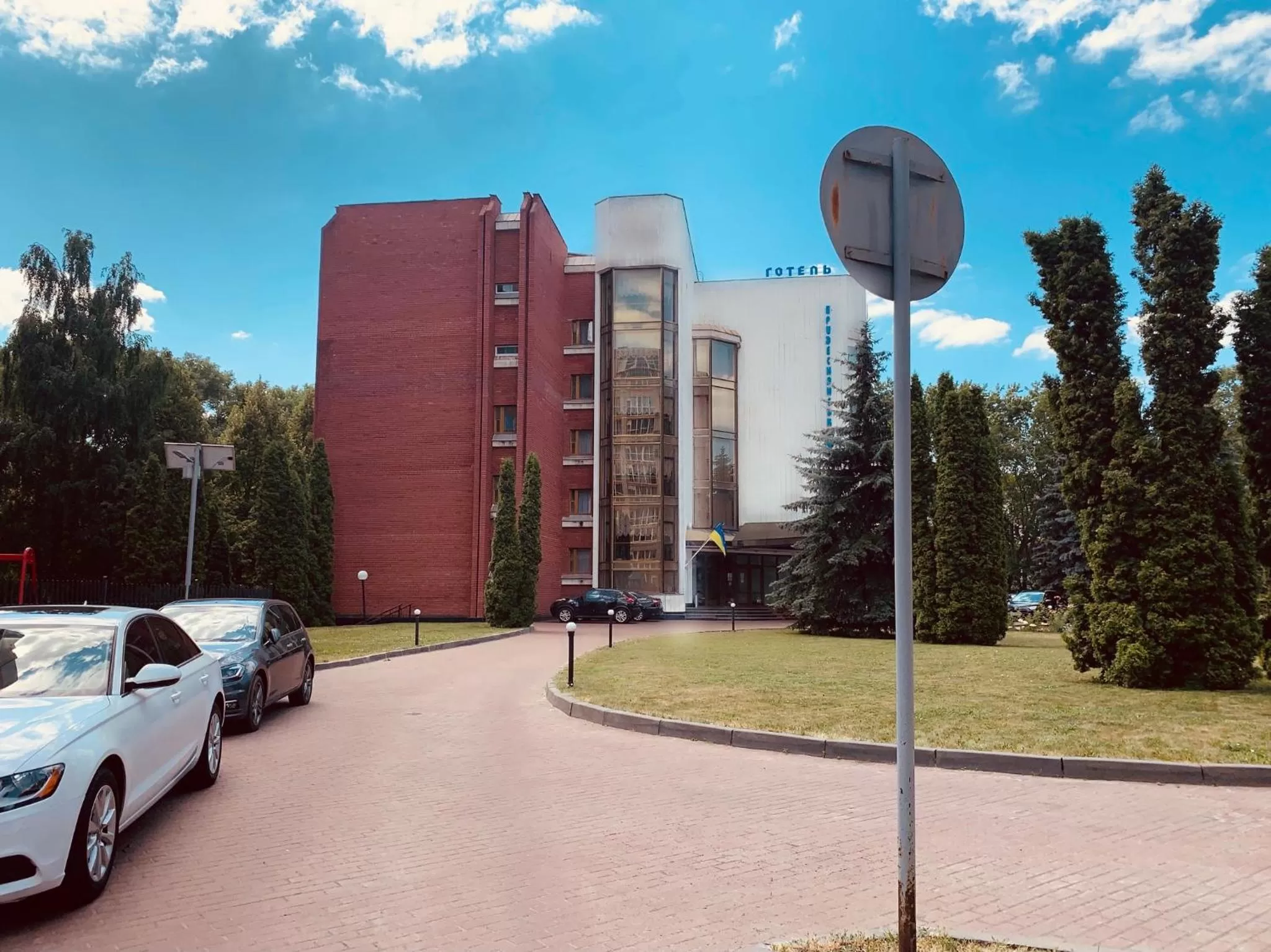 Property building in Hotel Prydesnyansky