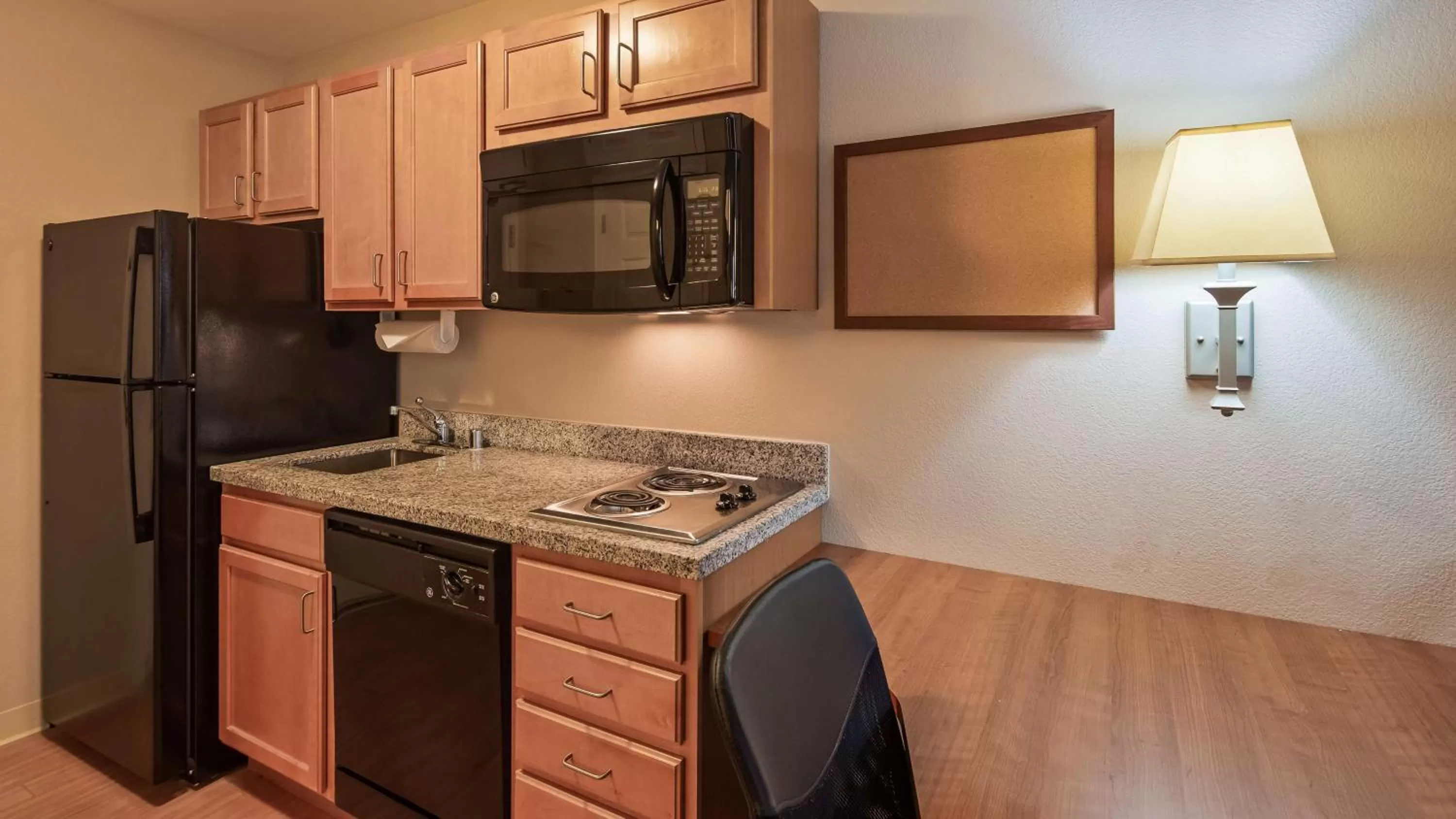 Kitchen or kitchenette in Best Western Plus Wausau-Rothschild Hotel