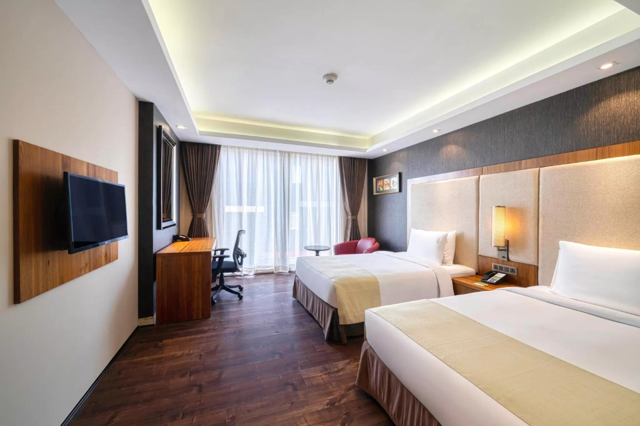 Photo of the whole room, Bed in Holiday Inn Kolkata Airport by IHG