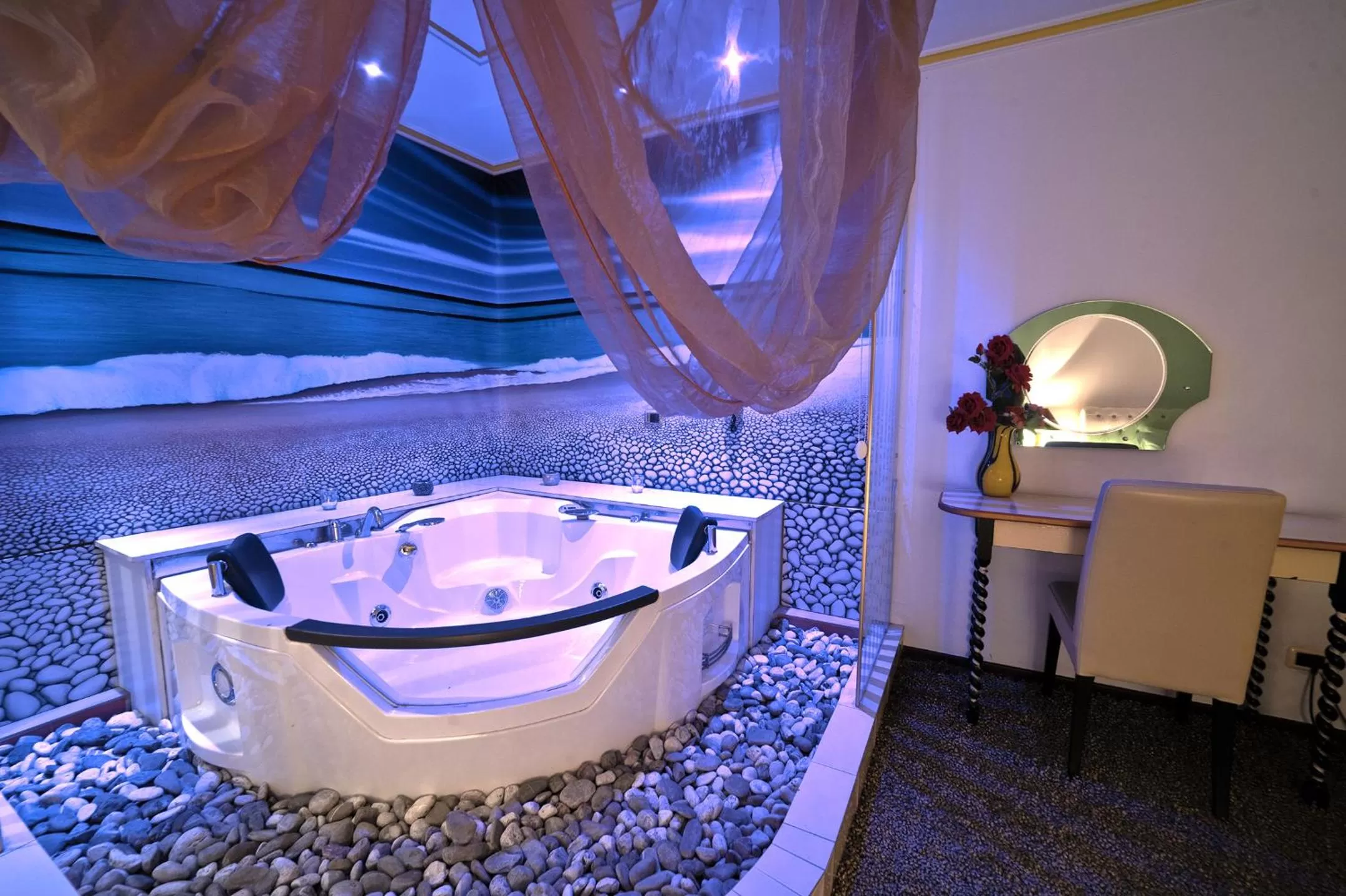 Hot Tub in Hotel Rosa Blu