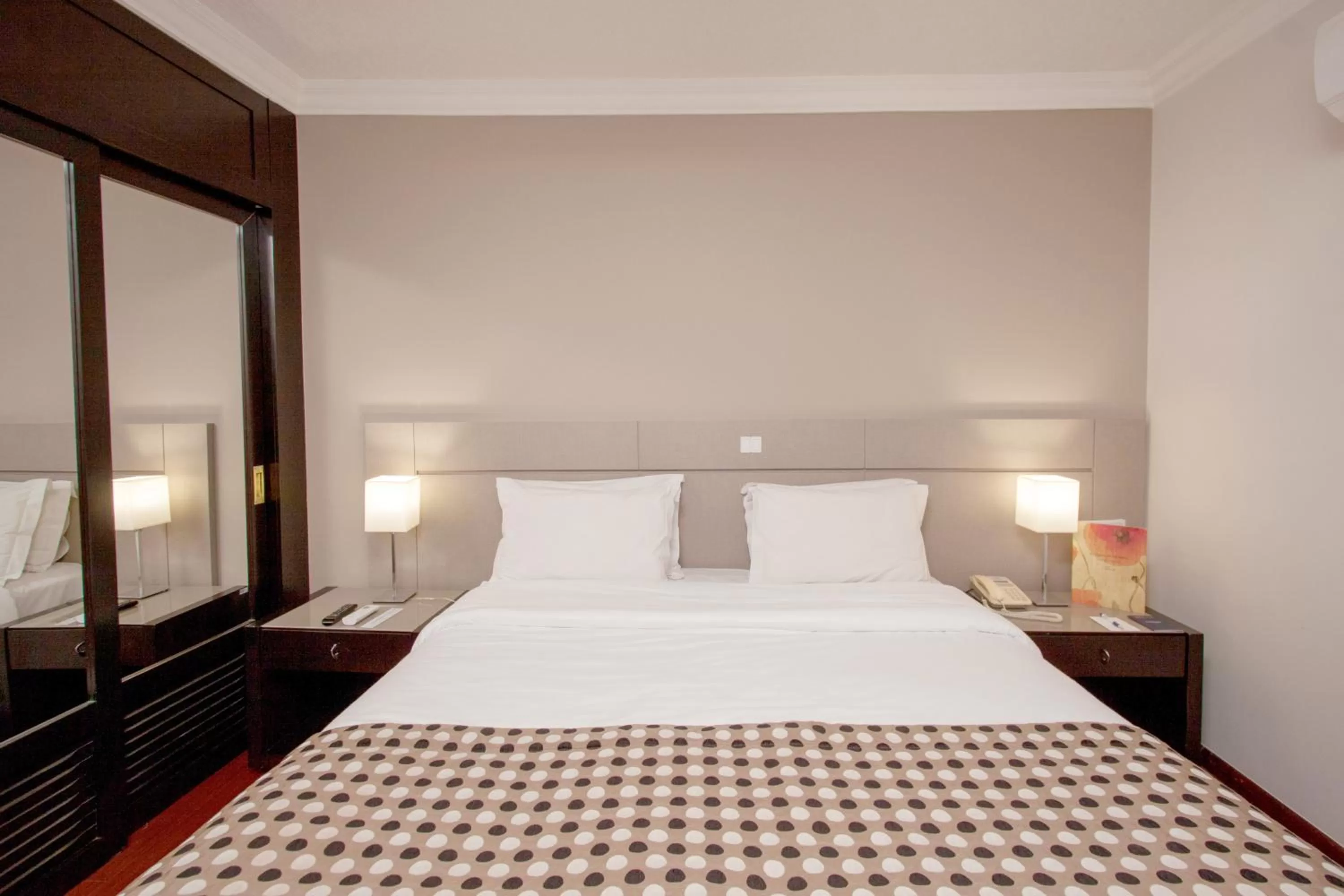 Bedroom, Bed in Mabu Curitiba Business