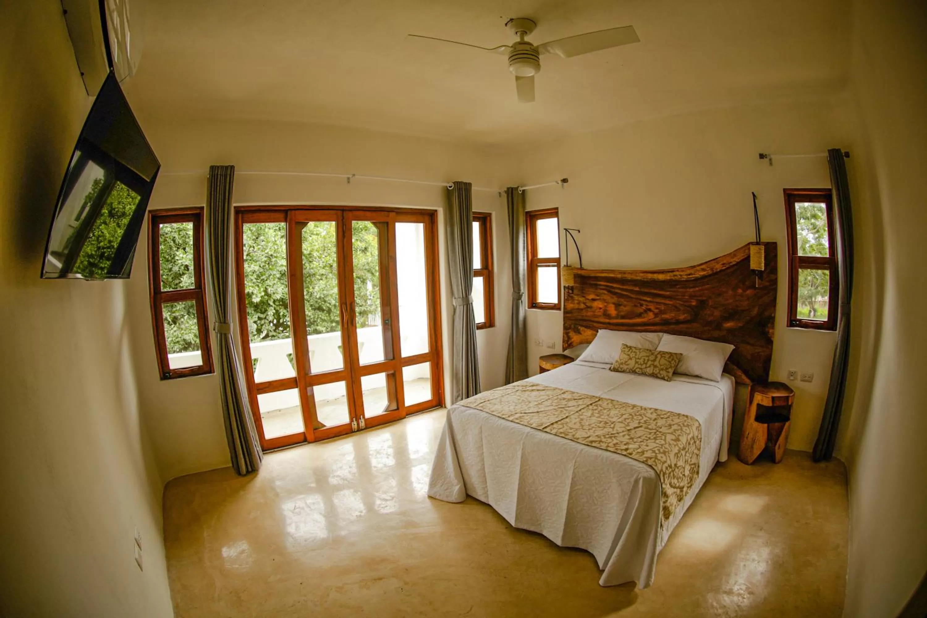 Photo of the whole room, Bed in Mi Kasa Tu Kasa Bacalar