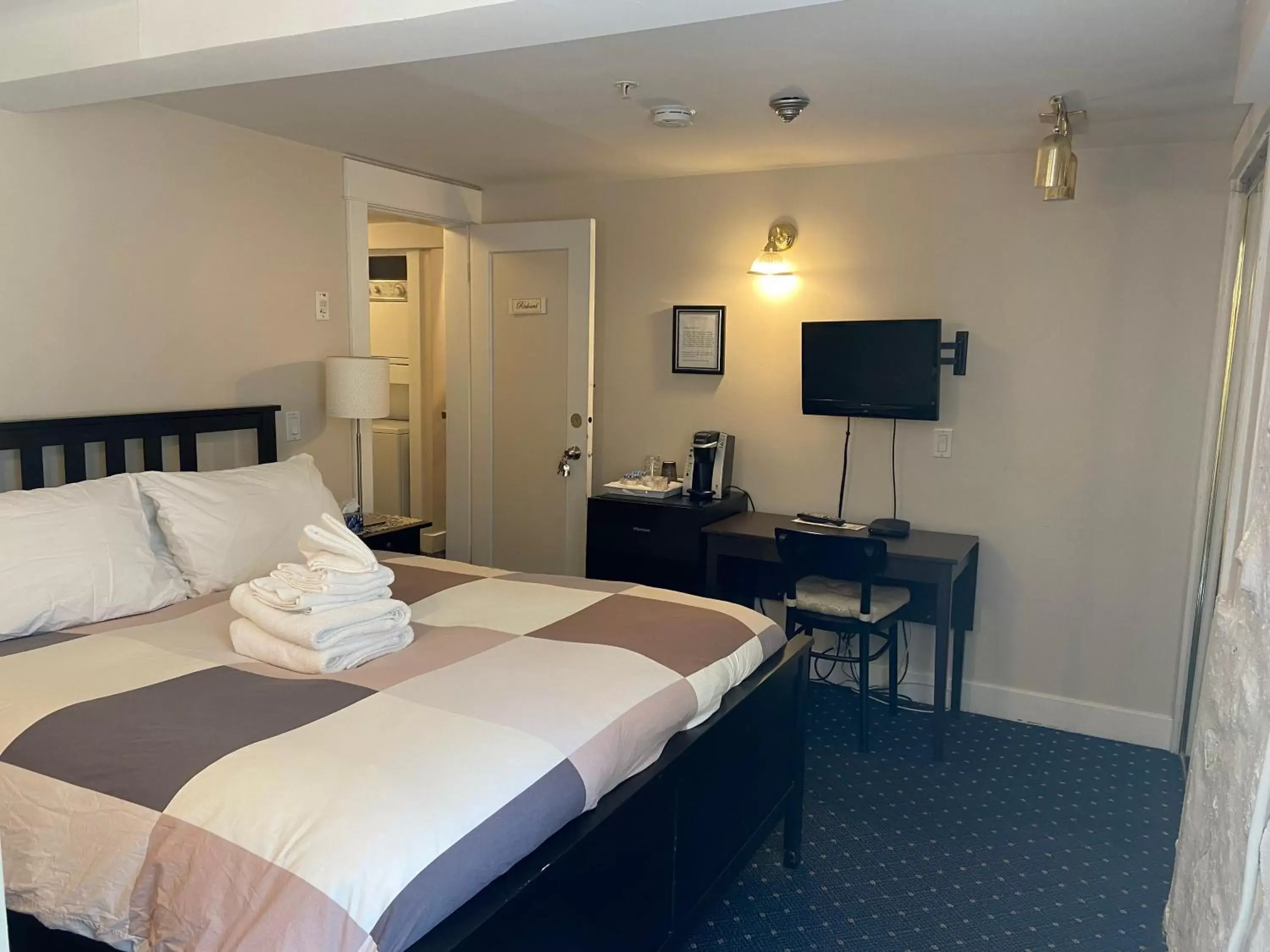 Double Room (Lower Level) in Windsor Guest House Double Room (Lower Level) in Windsor Guest House