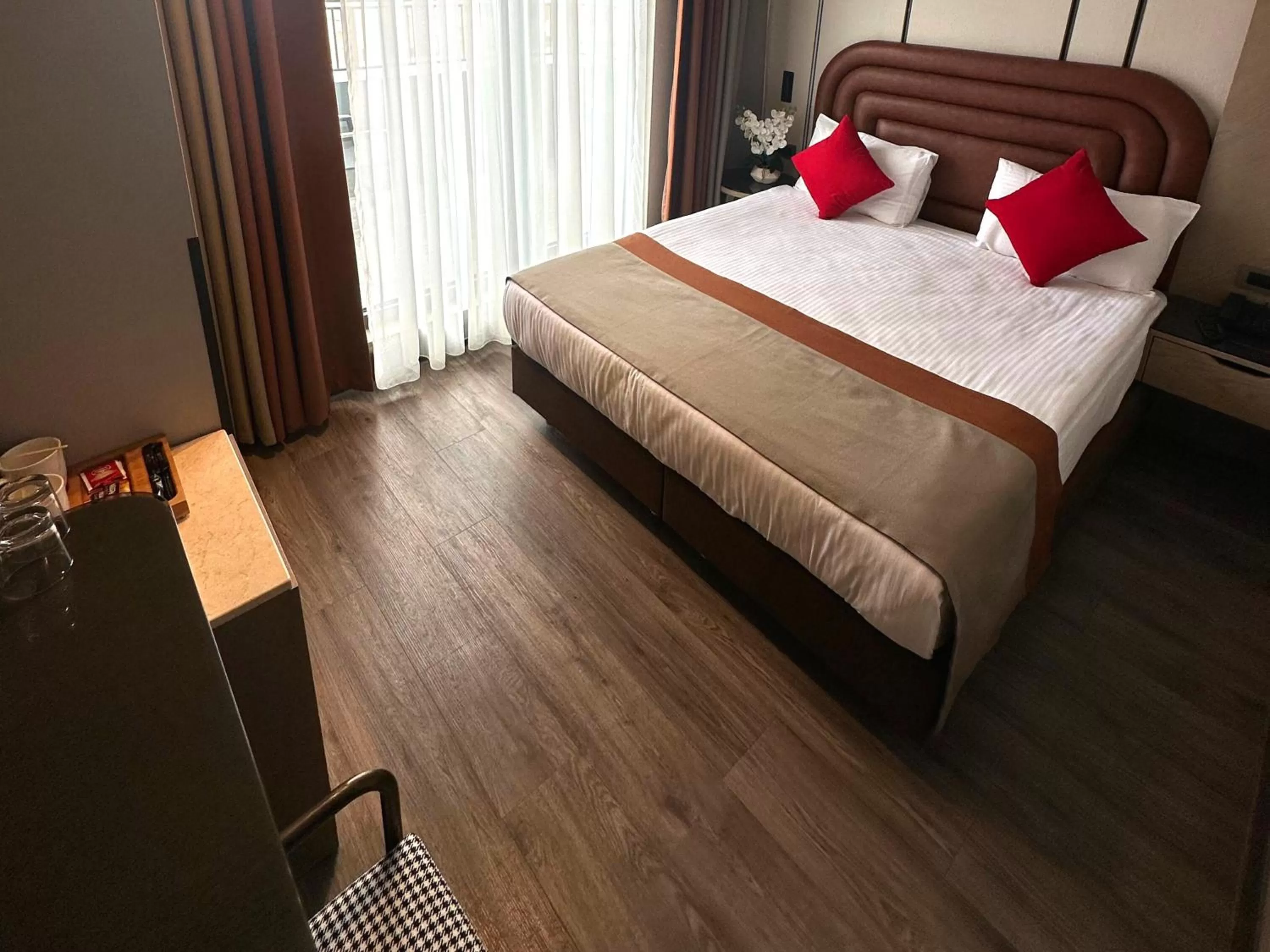 Photo of the whole room, Bed in Edition Old City Hotel