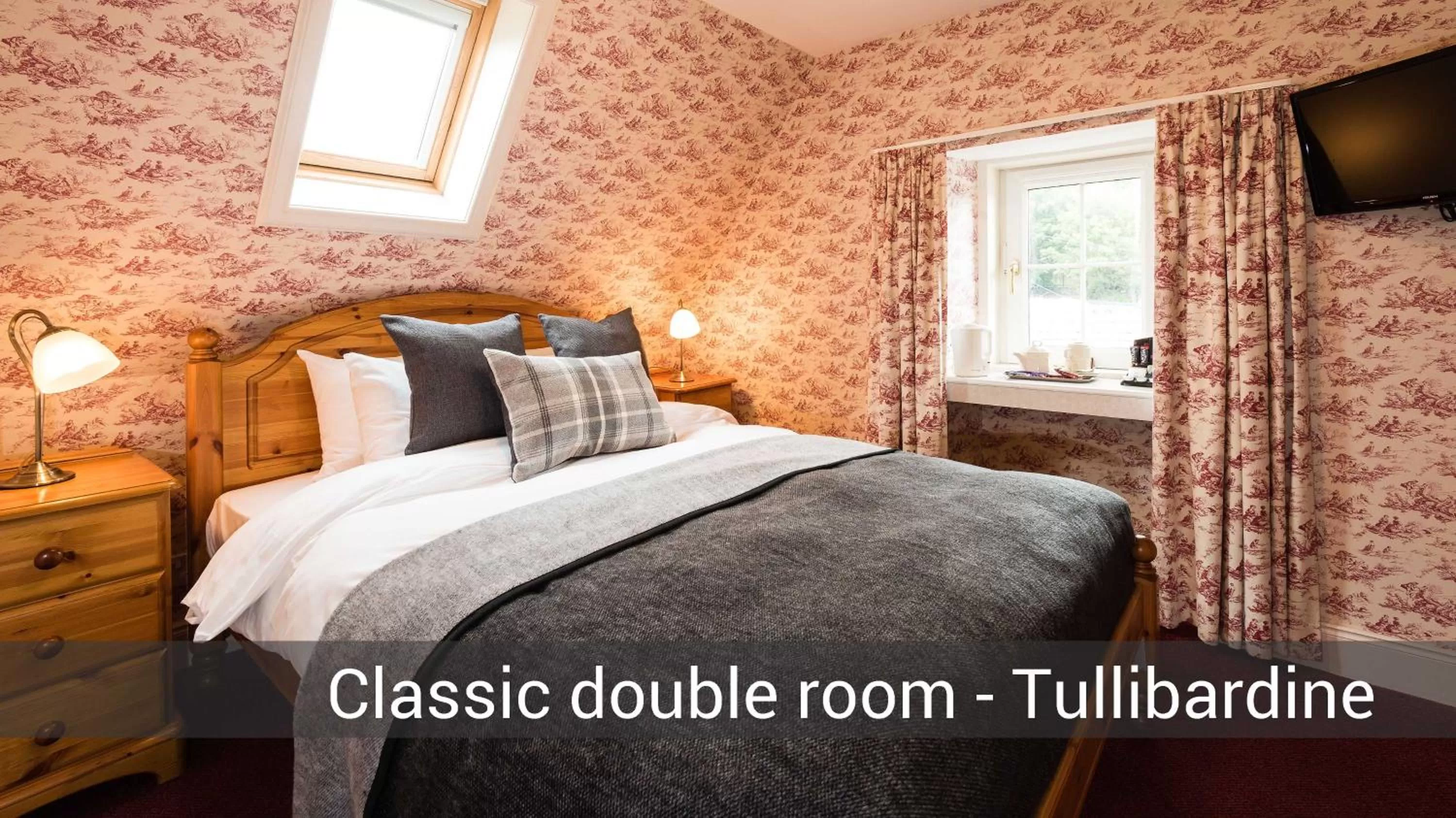 Bedroom, Bed in McKays Hotel