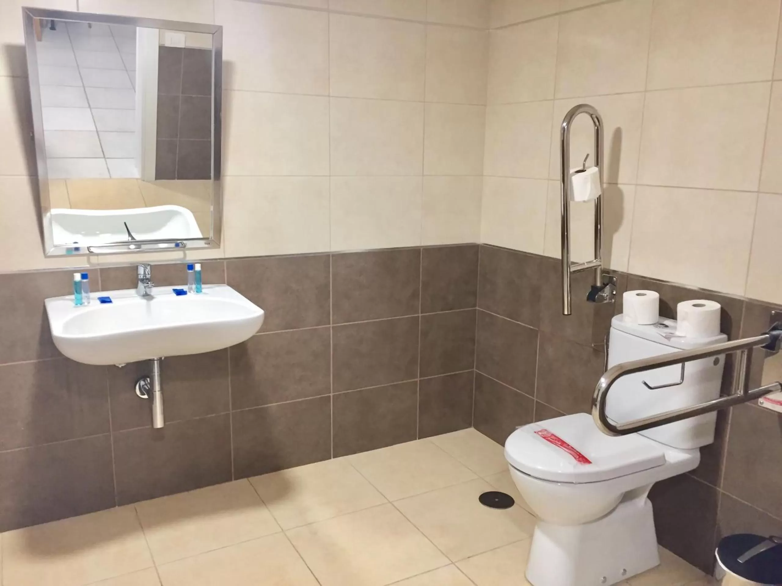 Toilet in El Marques Palace by Intercorp Group