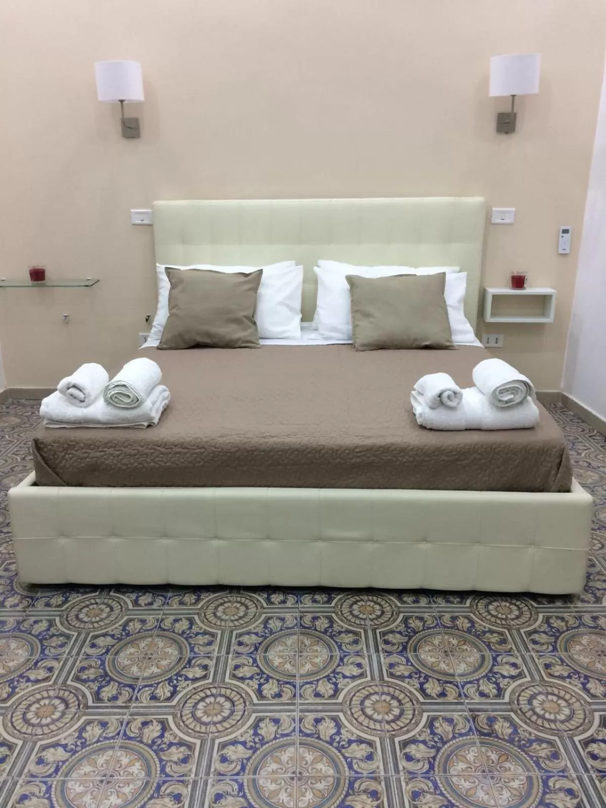 City view, Bed in Decumani Prestige