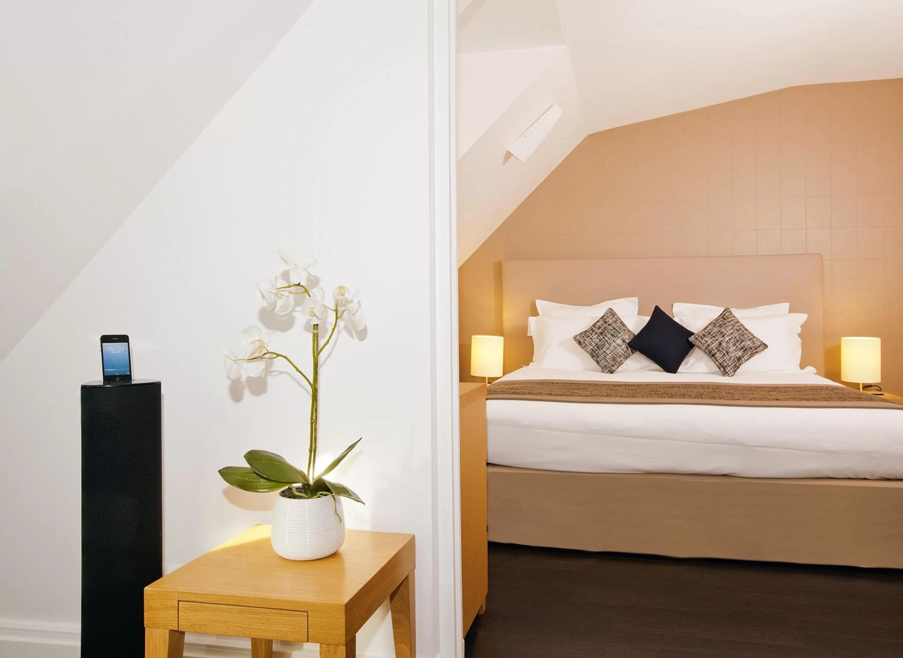 Bedroom, Bed in Residhome Paris Opéra