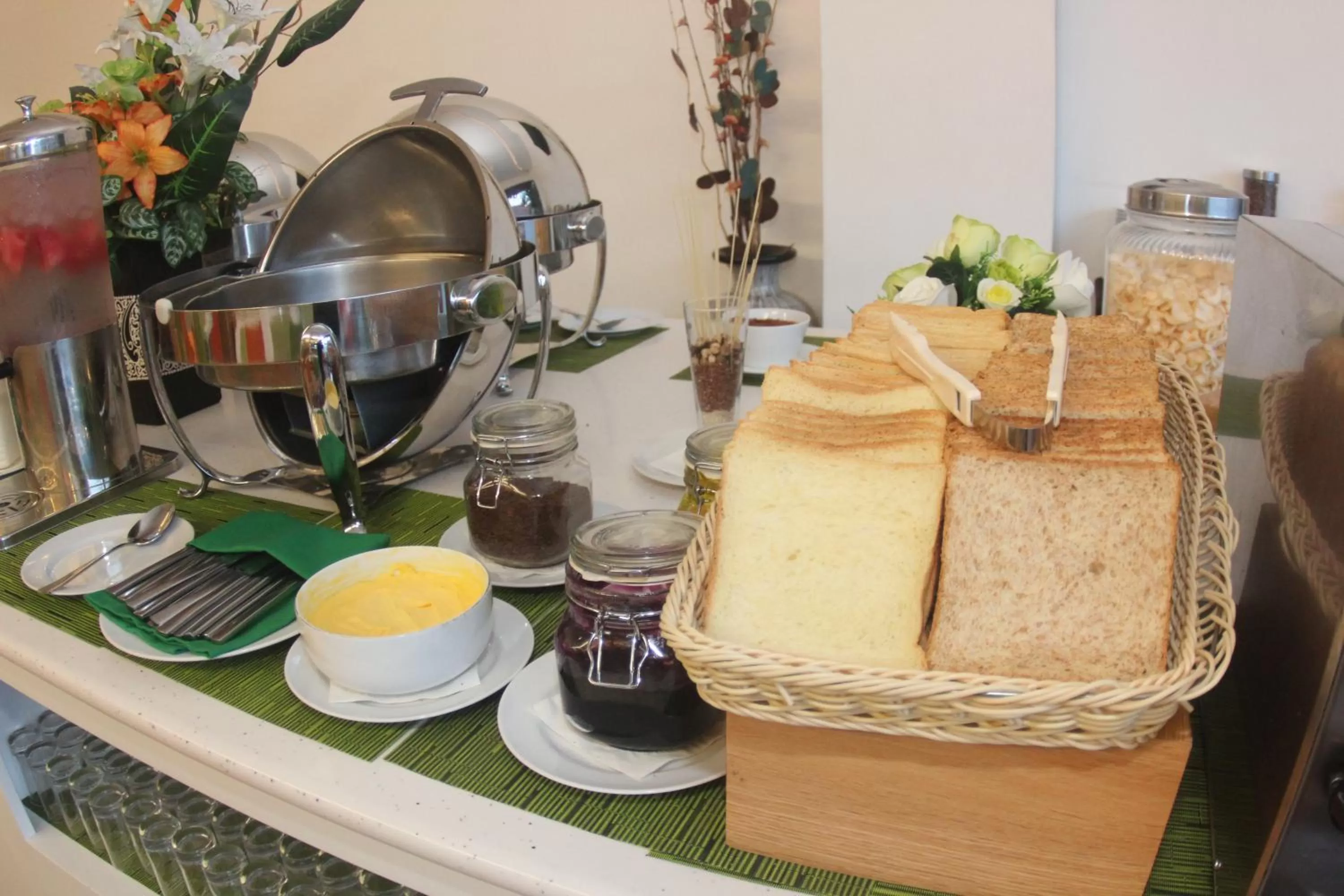 Restaurant/places to eat in Zest Yogyakarta by Swiss-Belhotel International