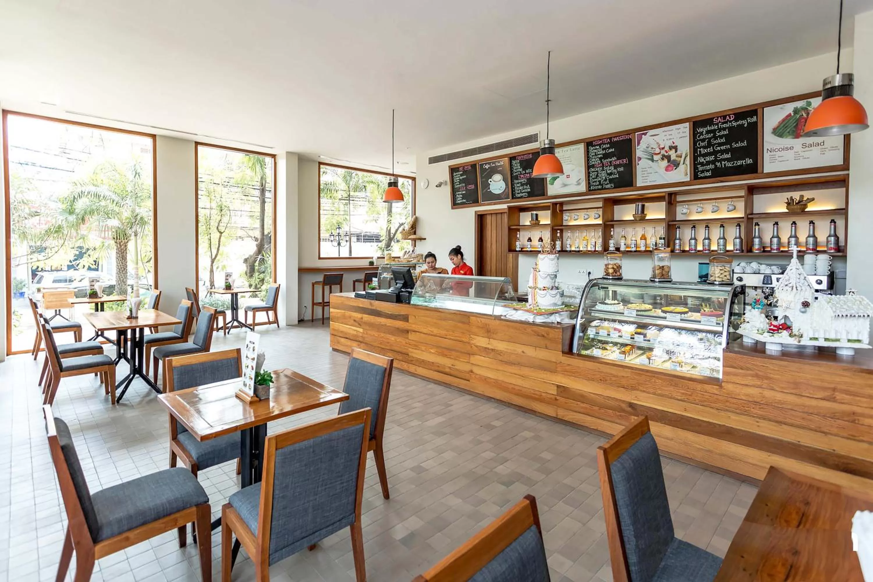 Restaurant/places to eat in Somadevi Residence