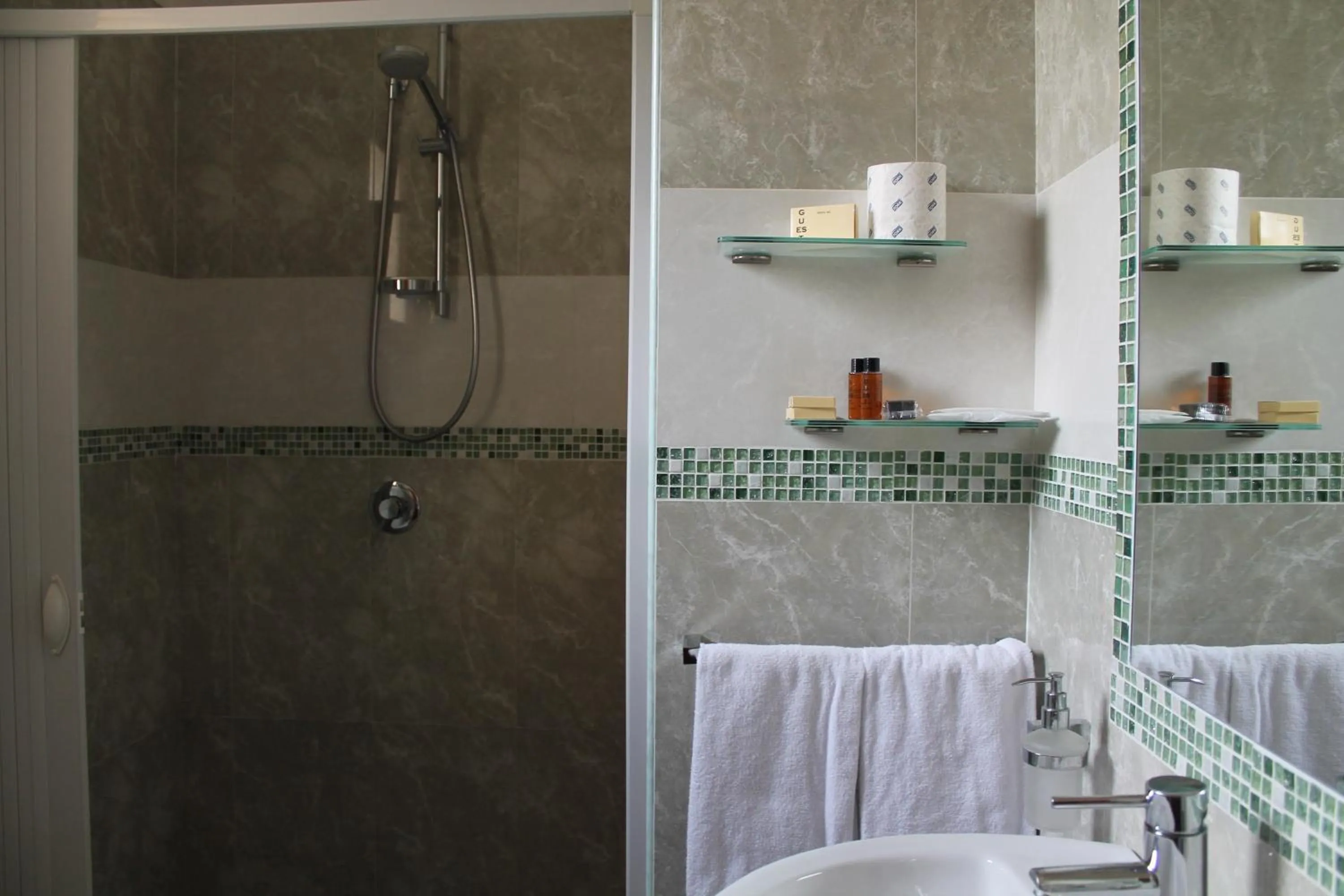 Bathroom in Hotel Il Giardino degli Aranci