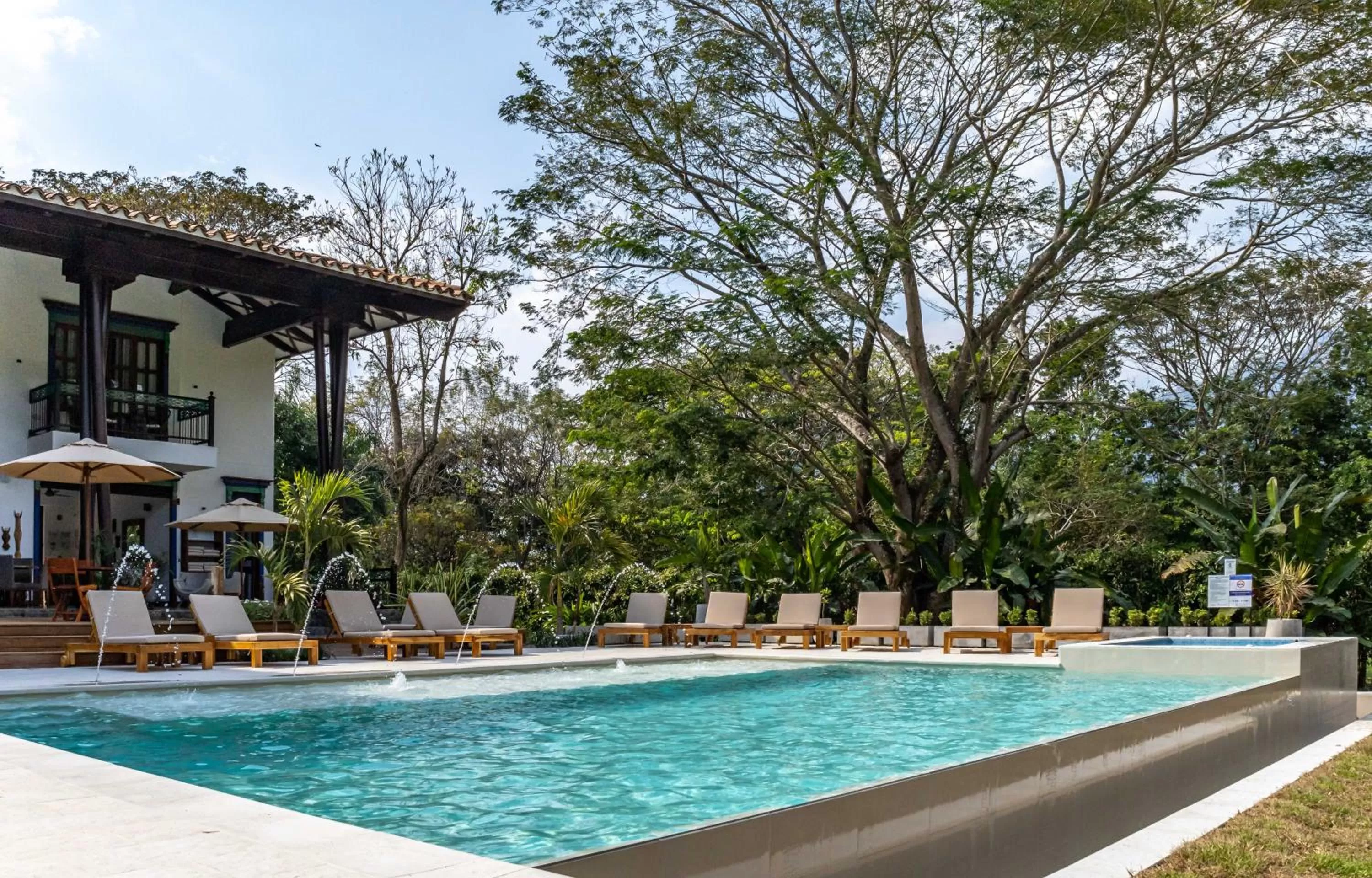 Hot Tub, Swimming Pool in Casa Jacaranda Hotel Boutique