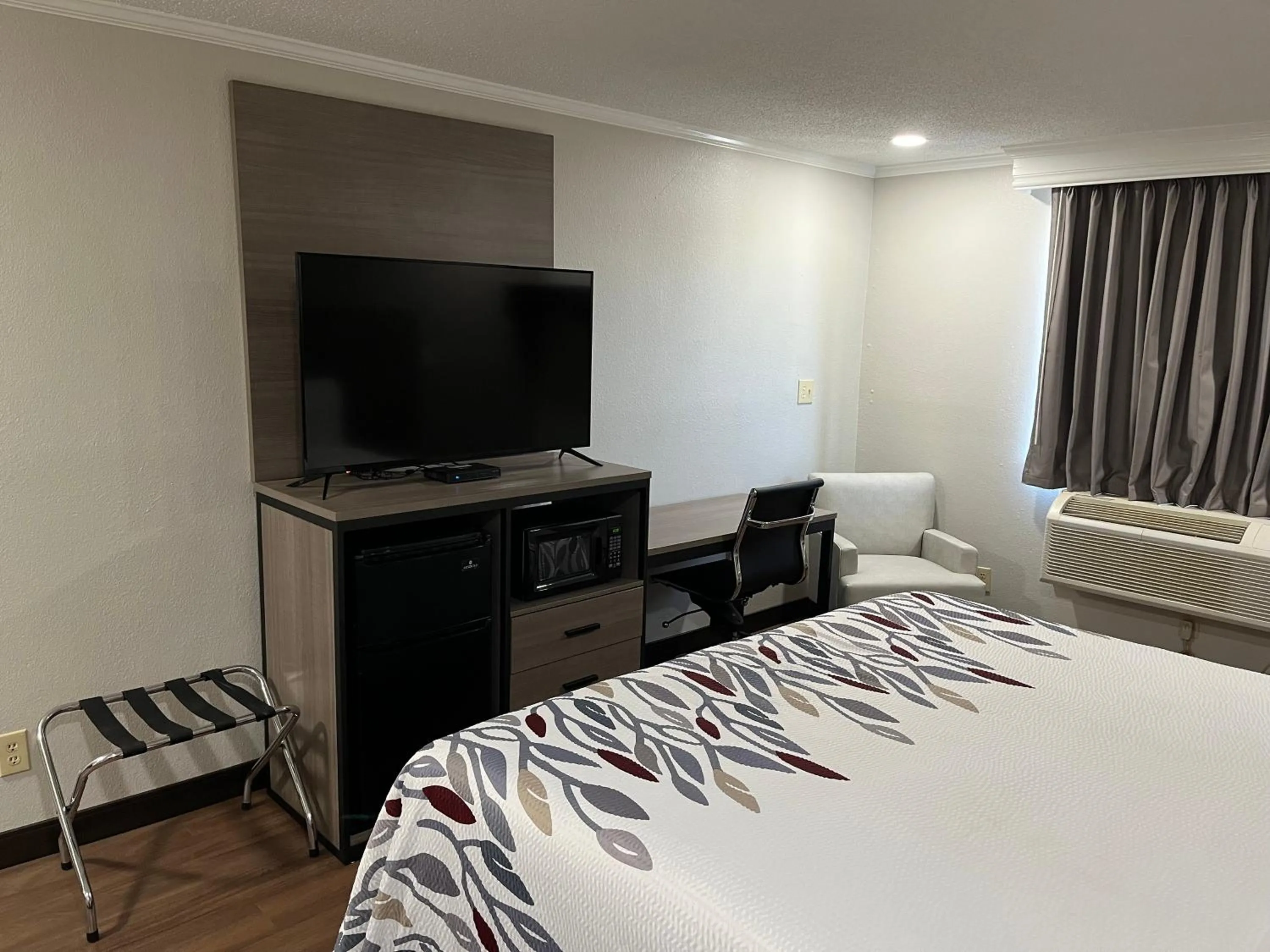 Red Roof Inn Suffolk