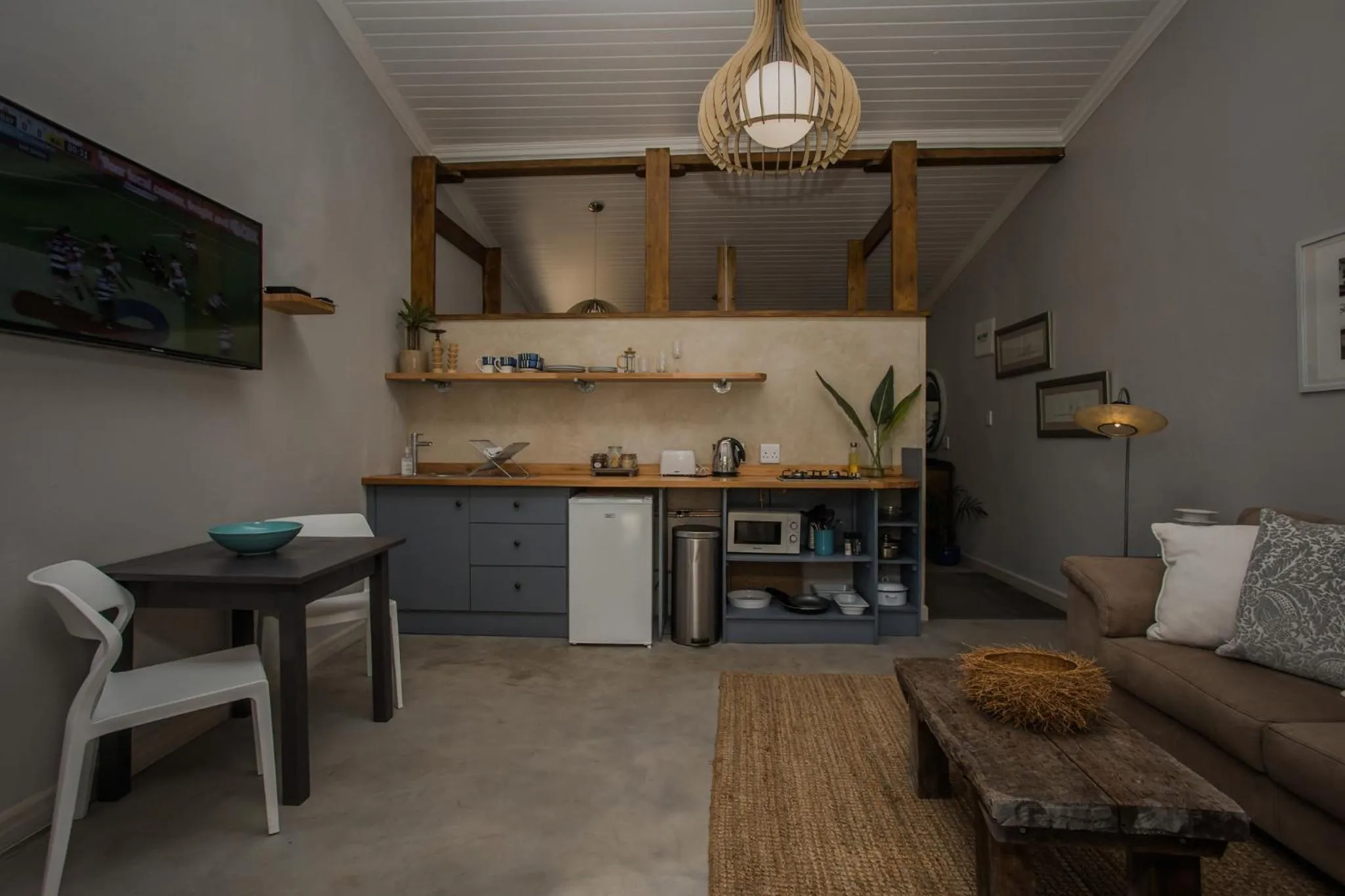 Kitchen or kitchenette in A Hilltop Country Retreat
