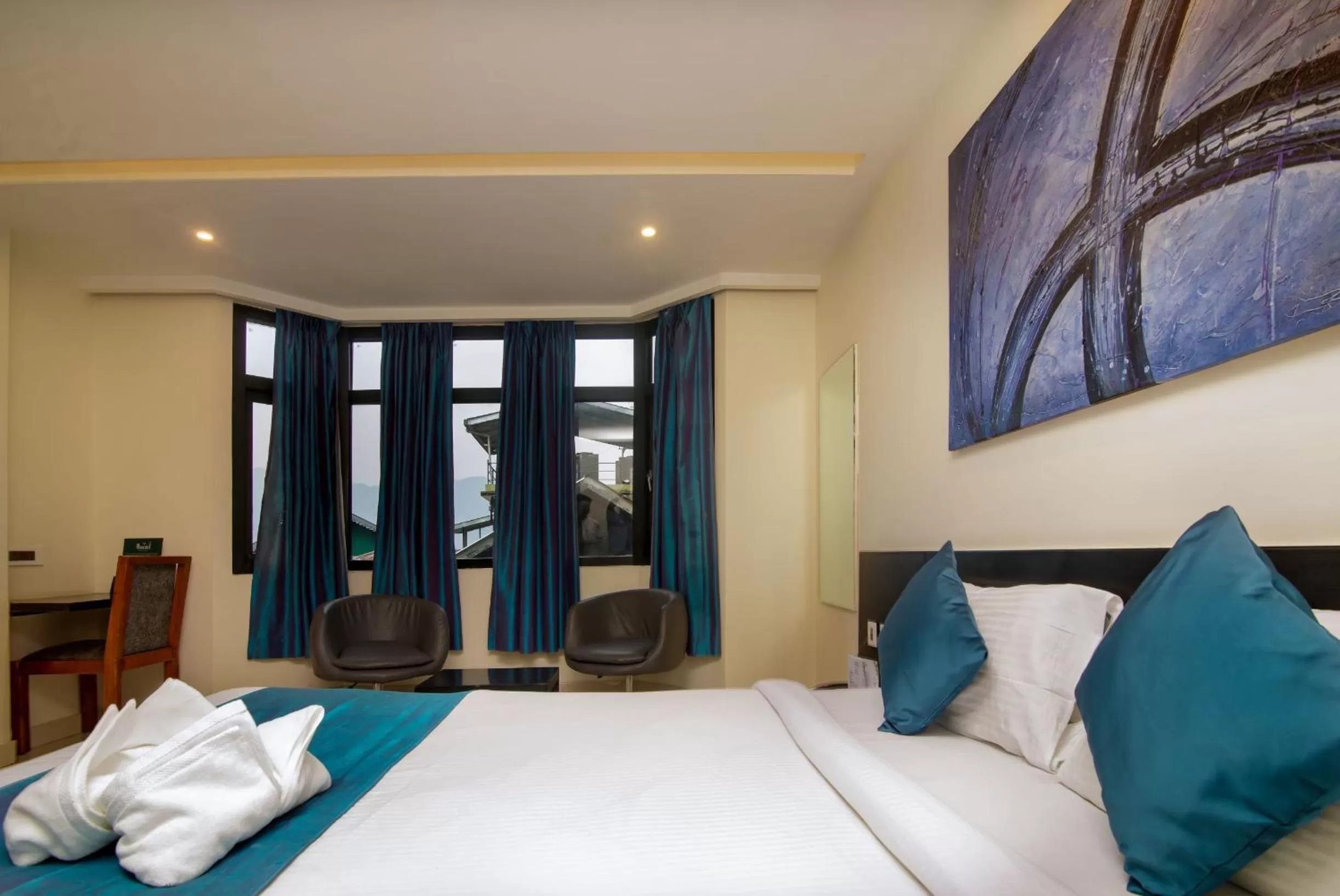 Bed in Muscatel Yavachi - 400 Mts from MG Marg