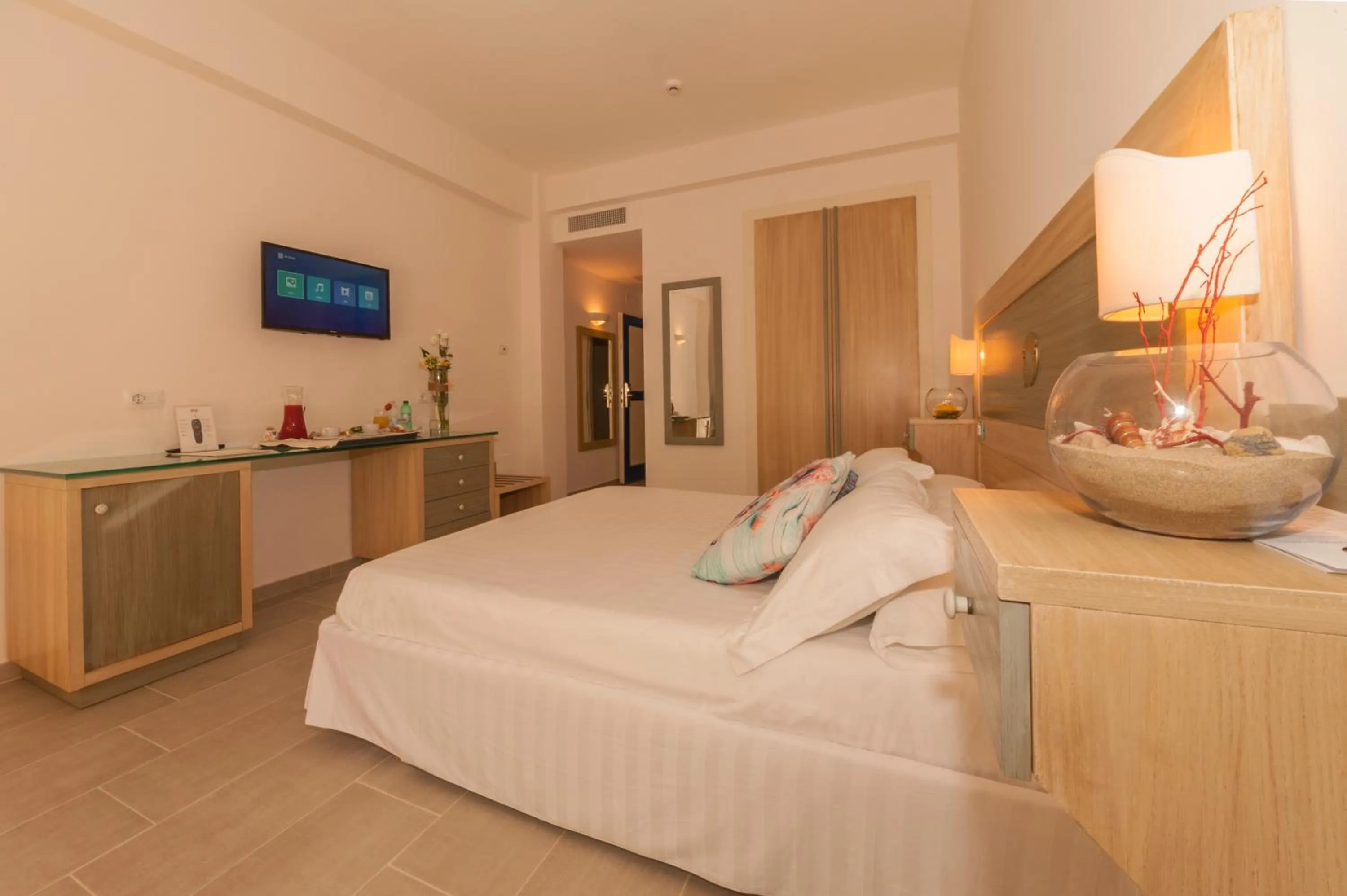 Garden, Bed in Summit Hotel