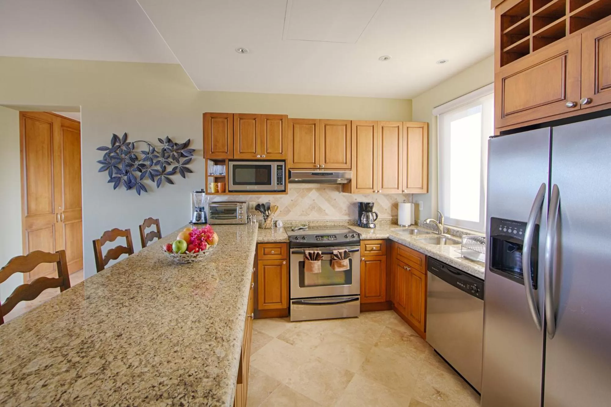 Kitchen or kitchenette in Alegranza Luxury Resort - All Master Suite