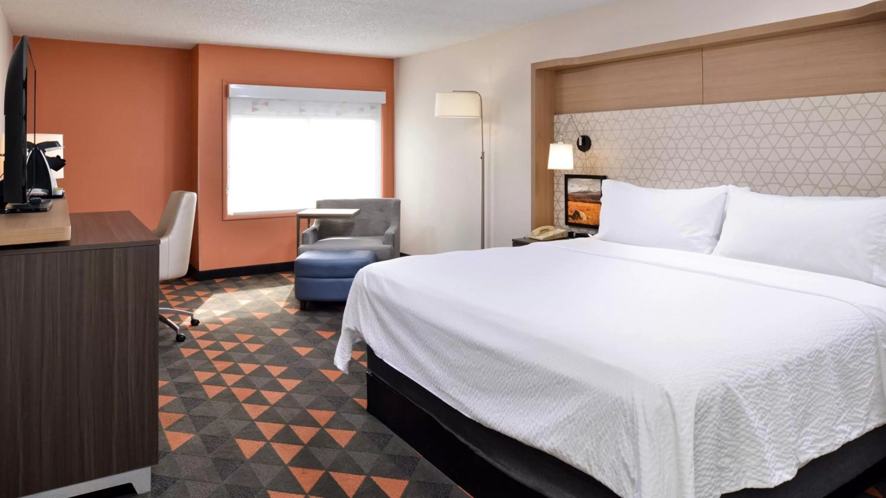 Photo of the whole room, Bed in Holiday Inn Great Falls-Convention Center by IHG