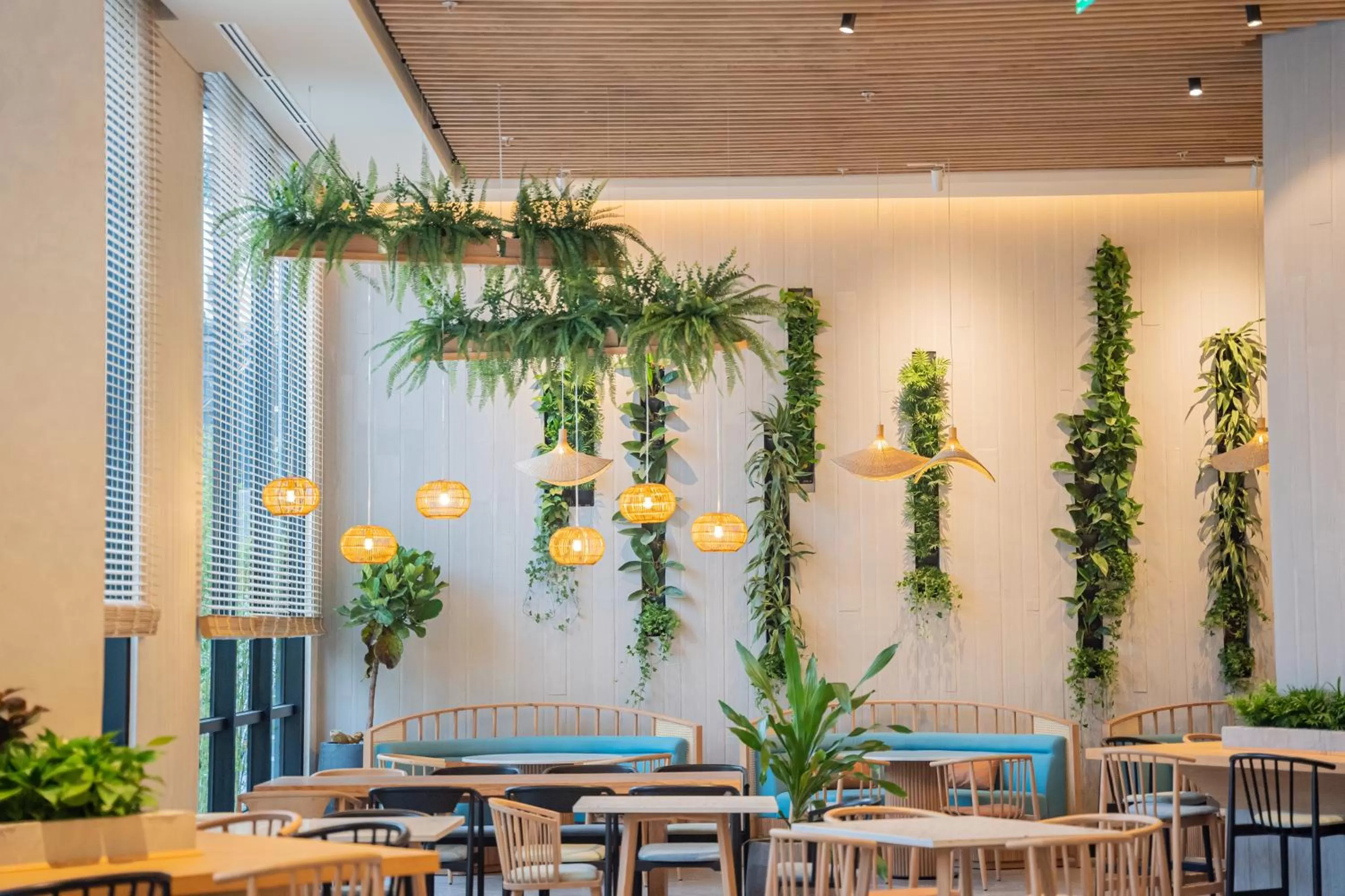 Restaurant/places to eat in Melia Hanoi