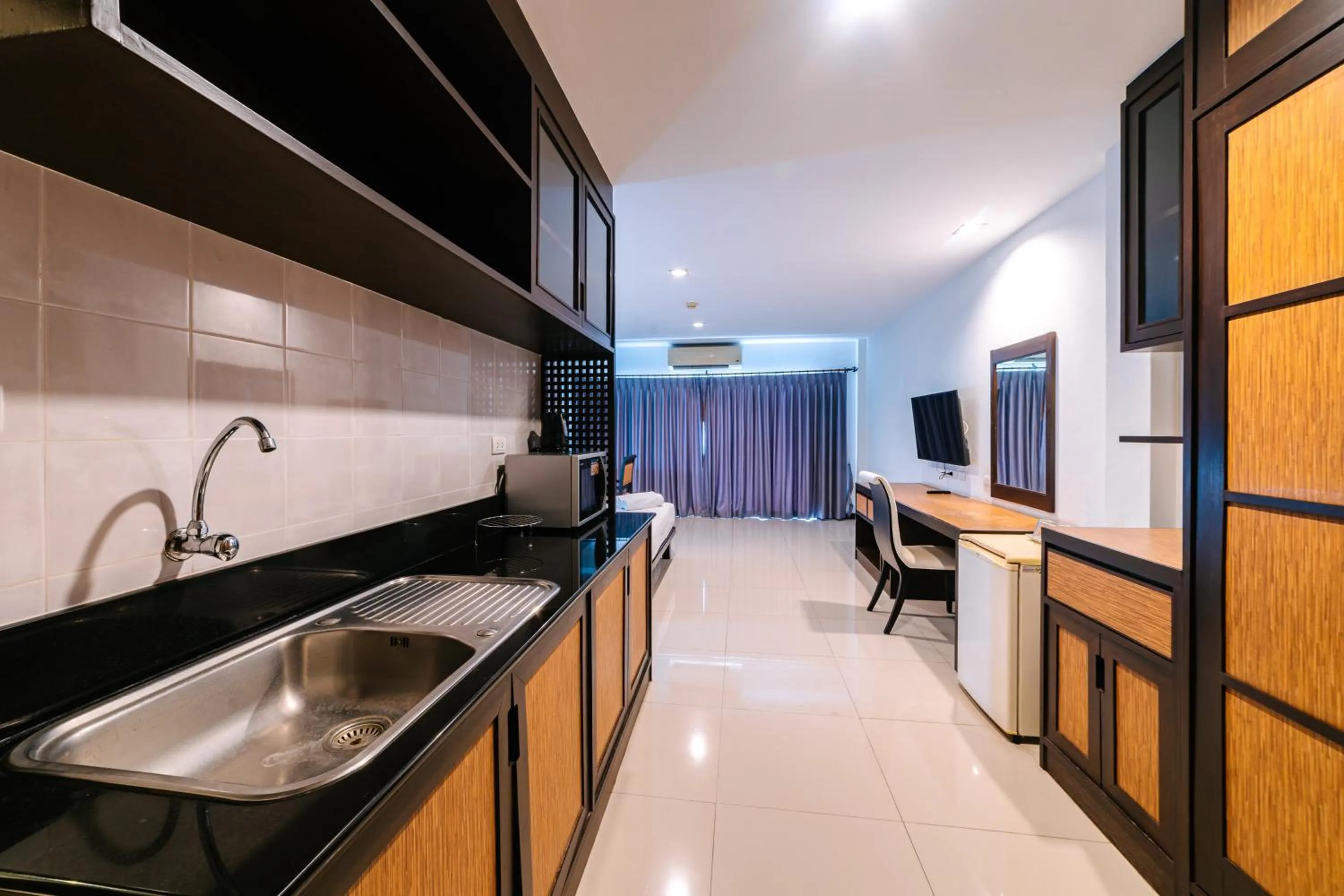 Kitchen or kitchenette in Ratana Hotel Sakdidet, PHUKET TOWN