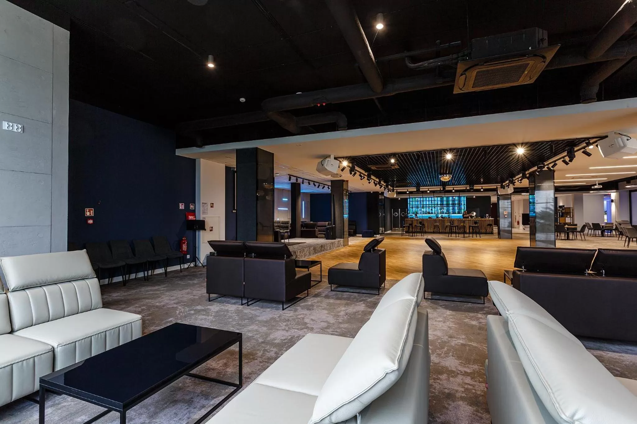 Nightclub / DJ in Hotel Robert's Port