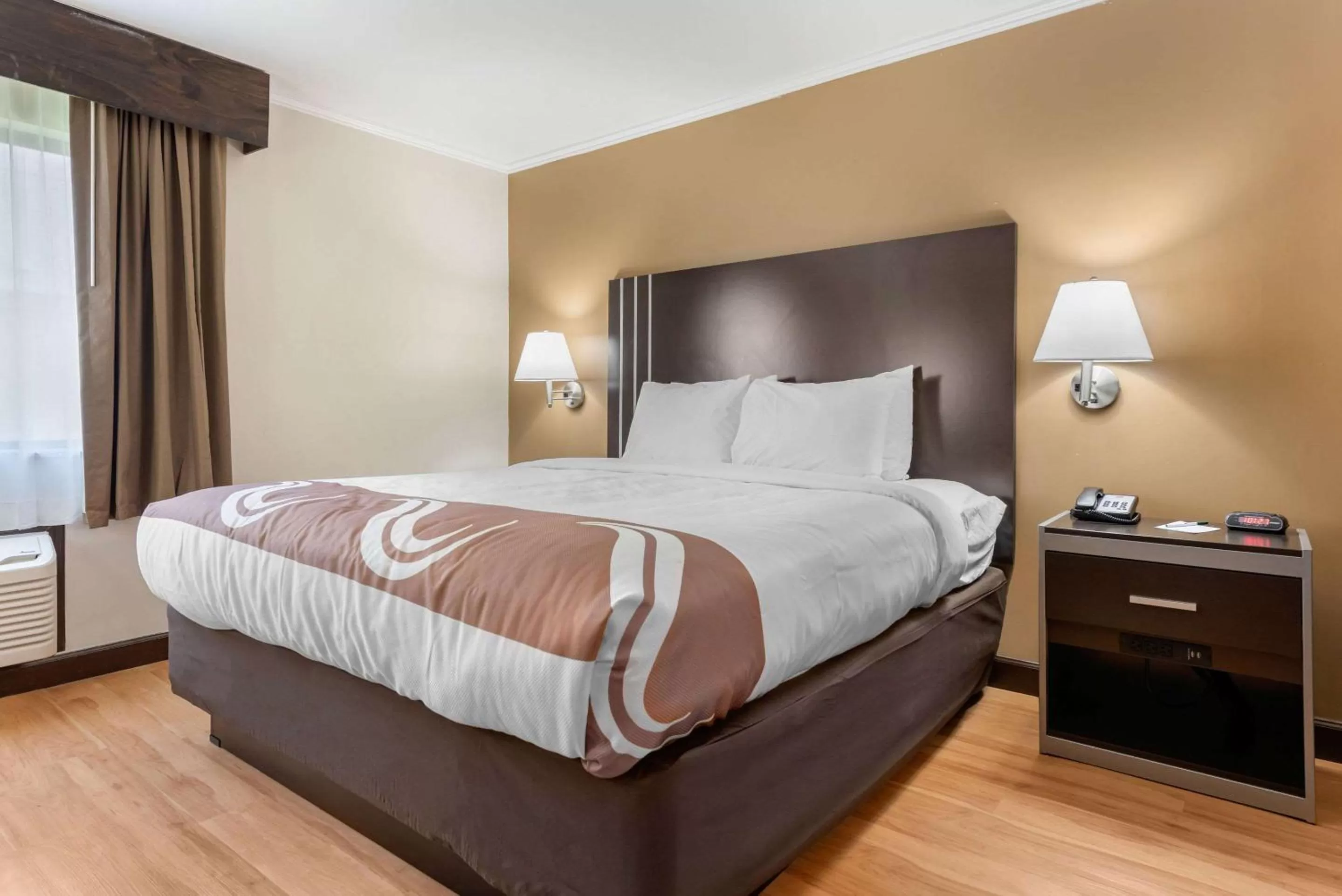 Photo of the whole room, Bed in Quality Inn Fairborn near Wright Patterson AFB