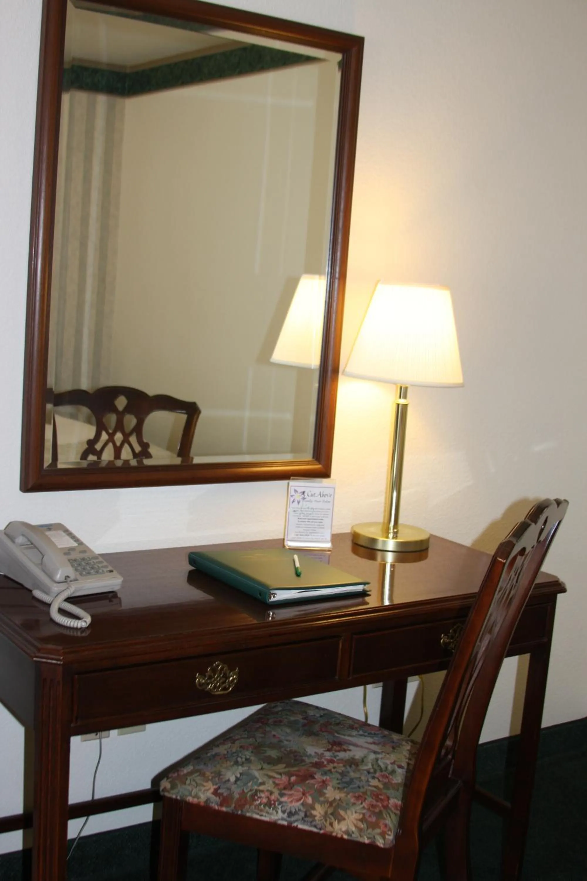 Emerald Dolphin Inn & Mini Golf