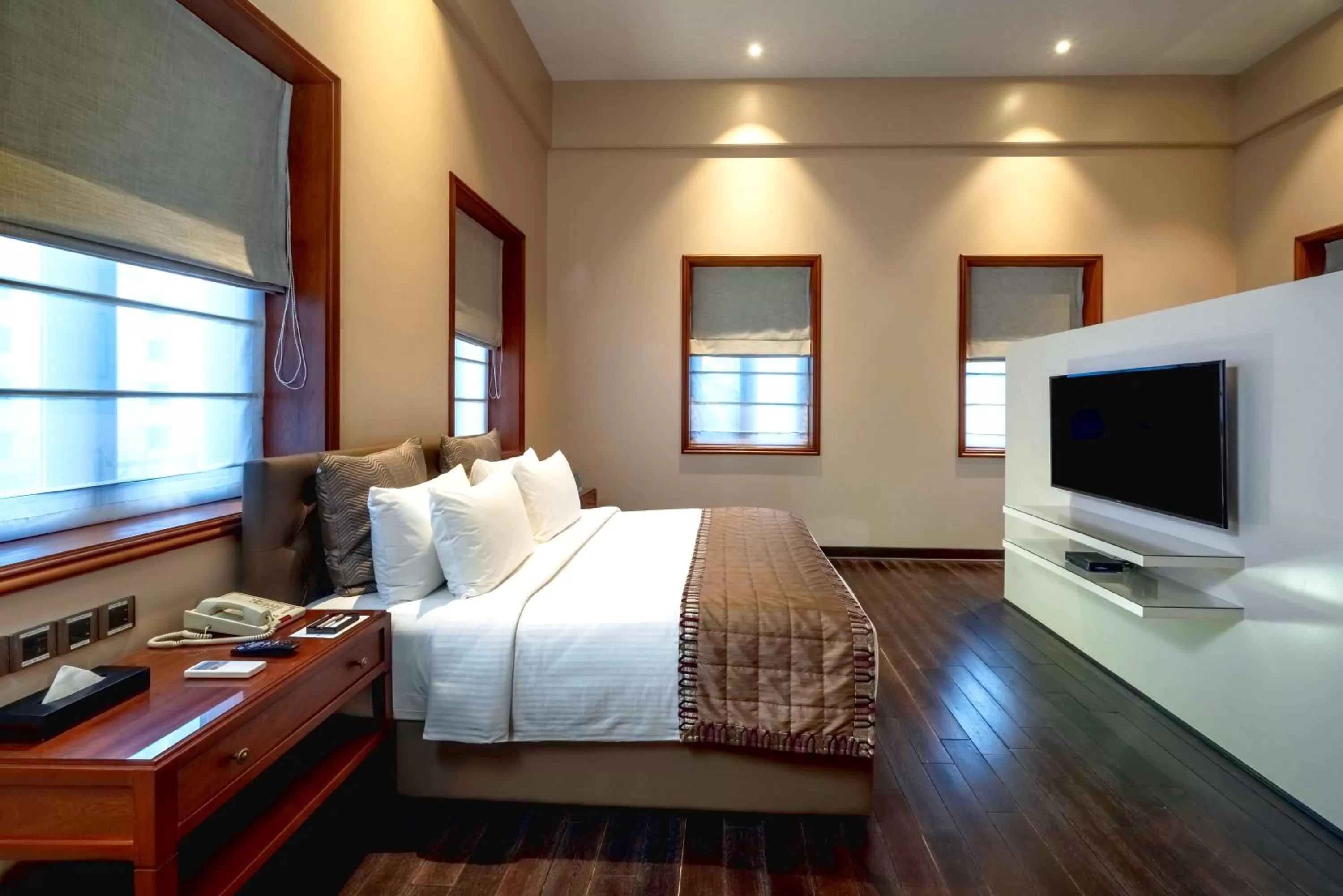 Bed in Kenilworth Hotel, Kolkata