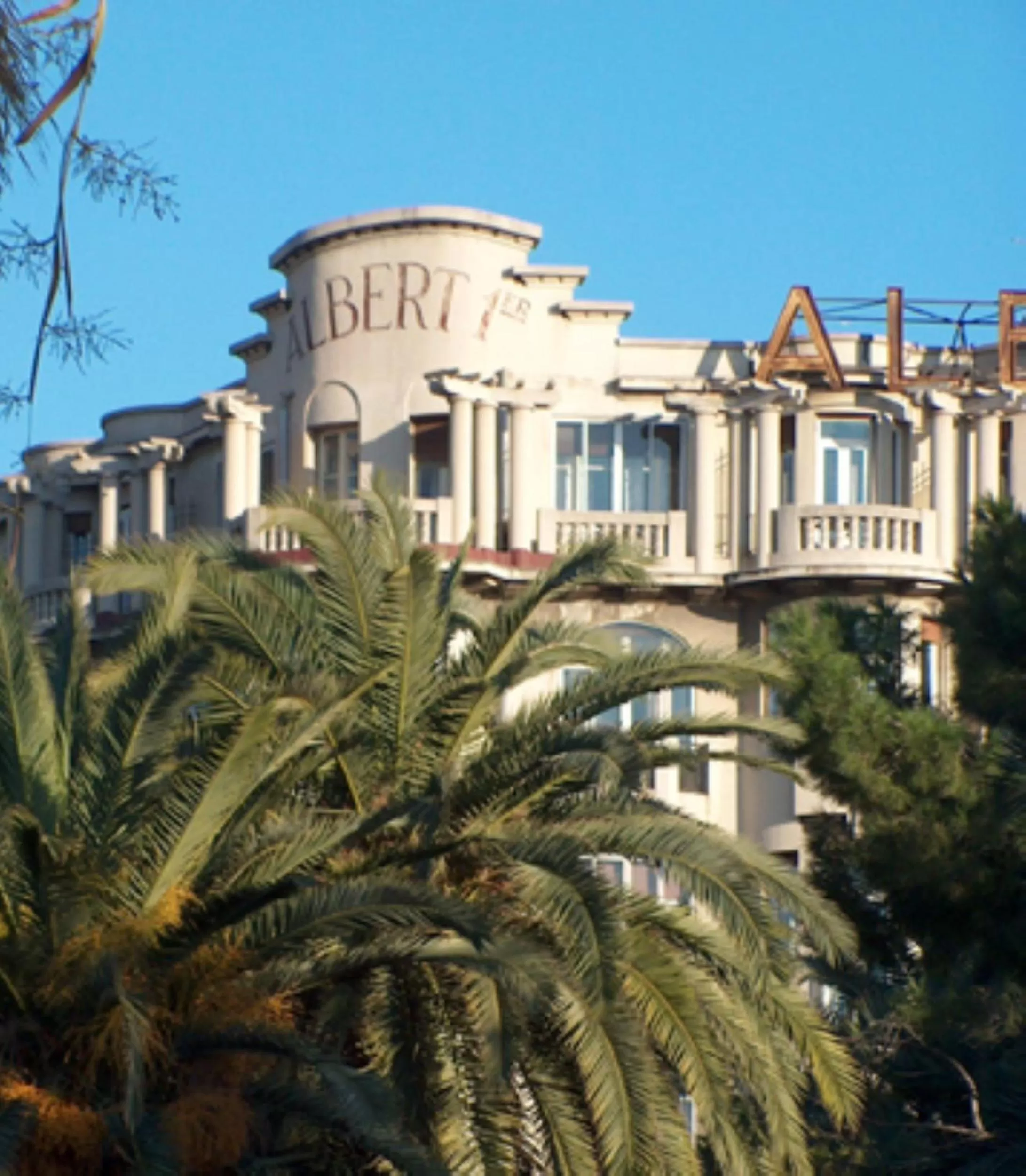 Property building in Albert 1er