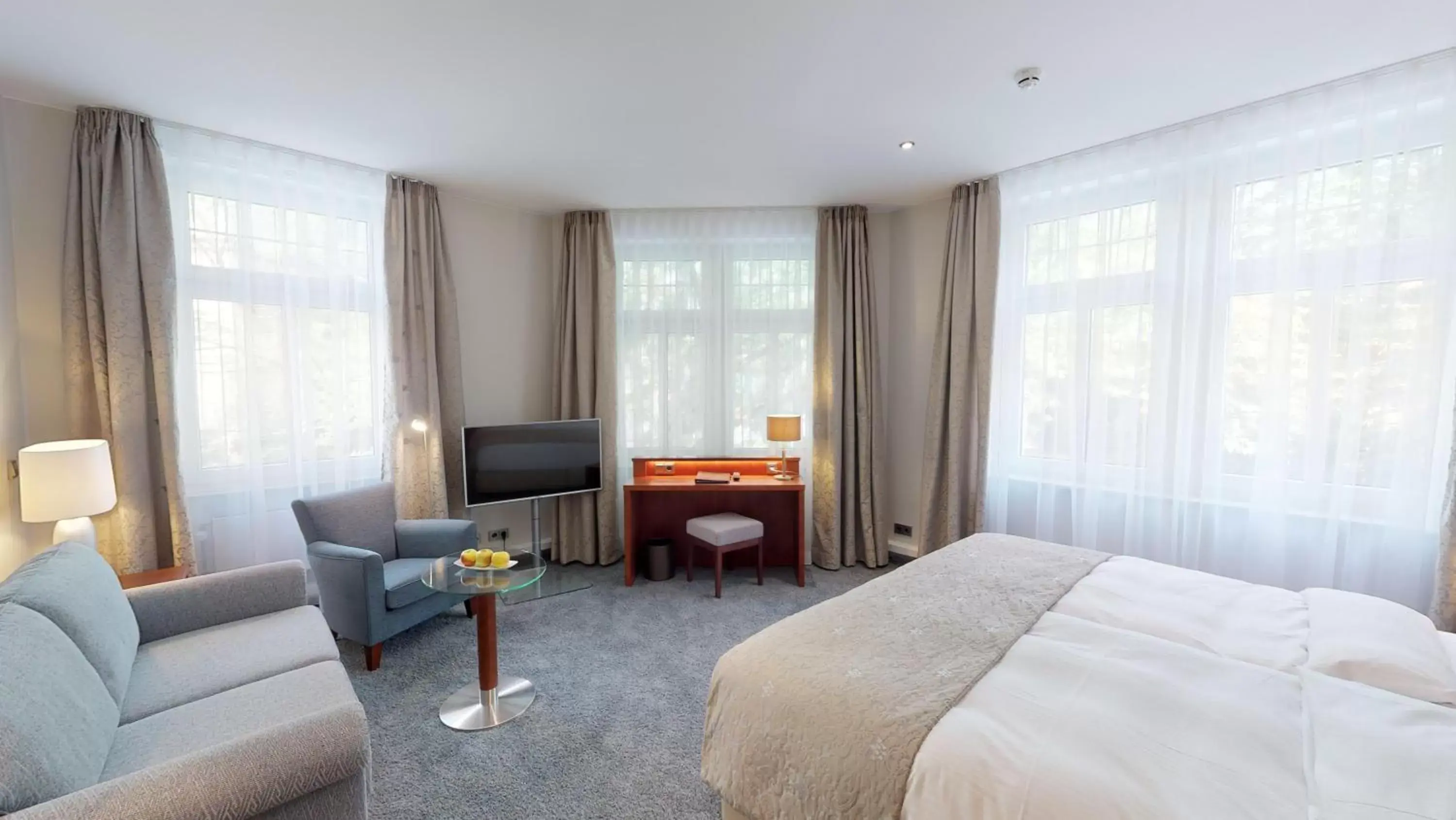 Superior Double Room in Hotel Oranien Wiesbaden Superior Double Room in Hotel Oranien Wiesbaden