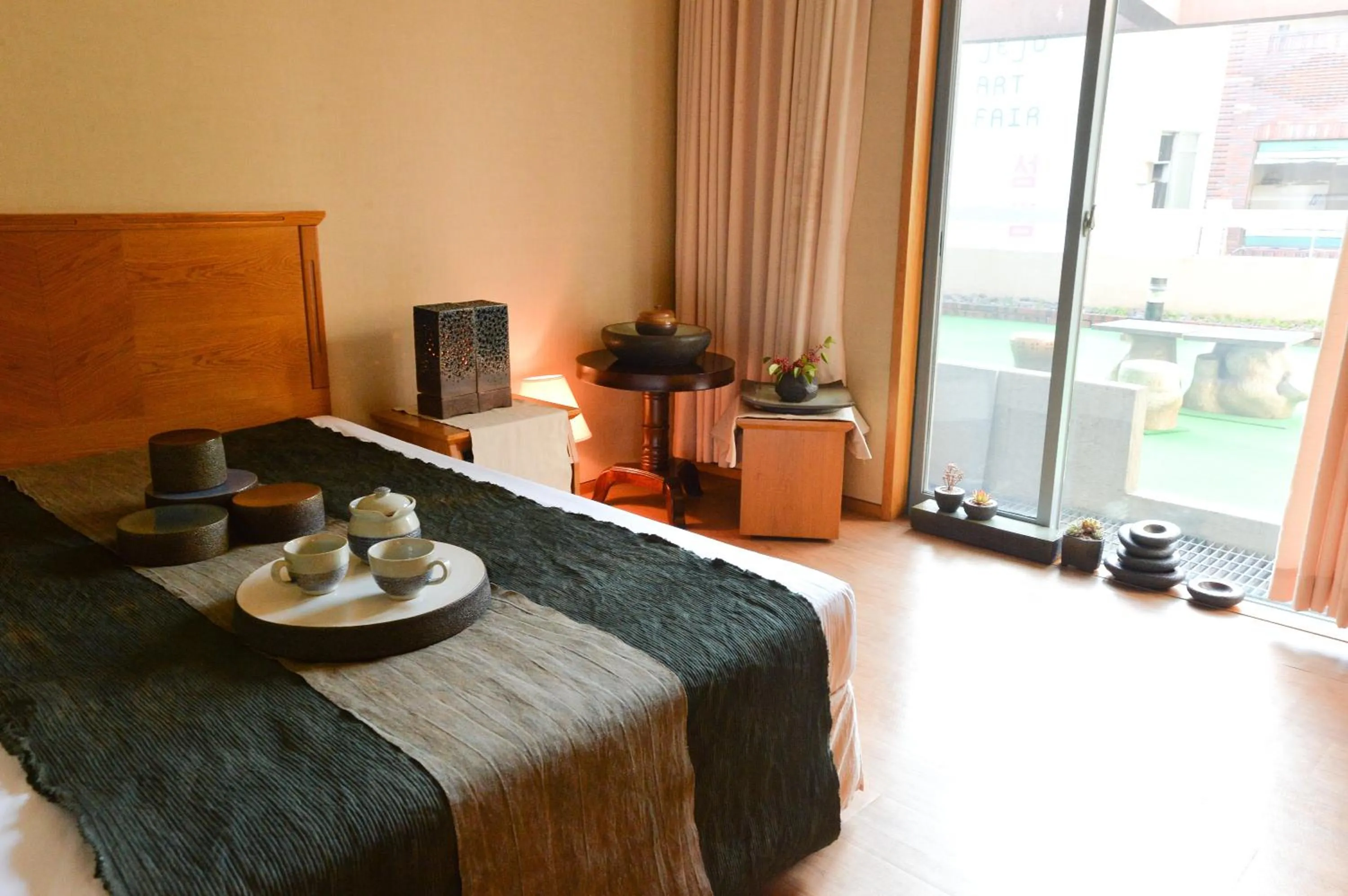 Bedroom in Daedong Hotel
