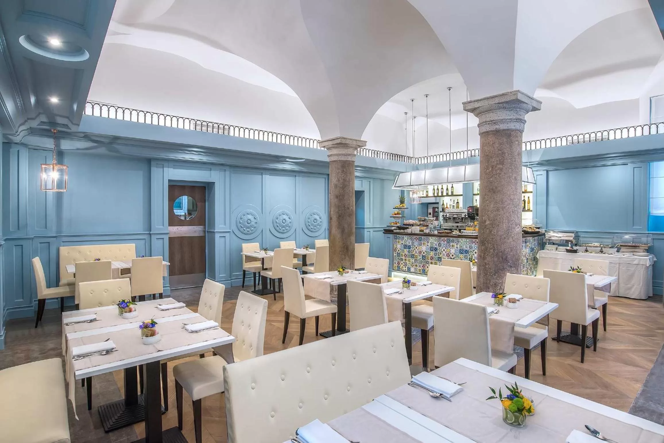 Restaurant/places to eat in Hotel Martis Palace