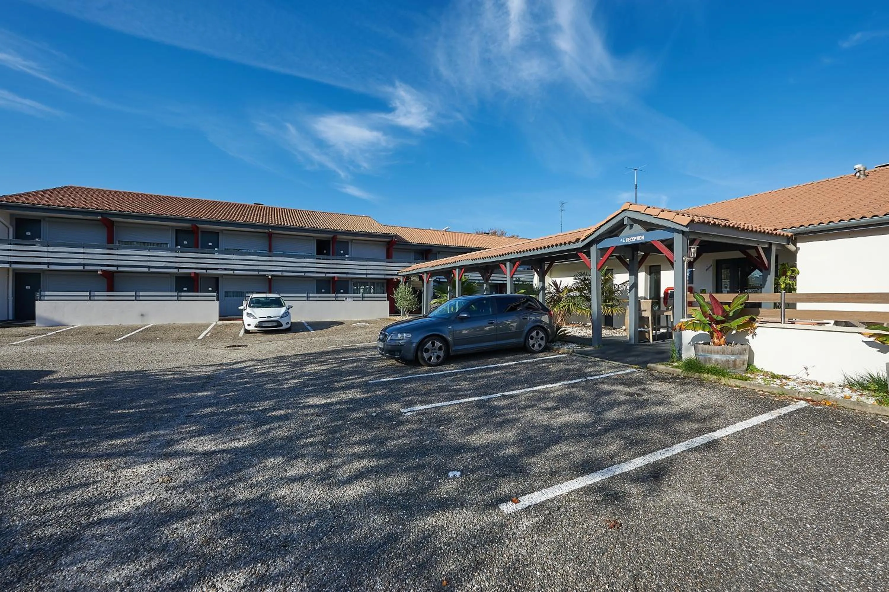 Property building in Kyriad Bordeaux - Merignac Aéroport
