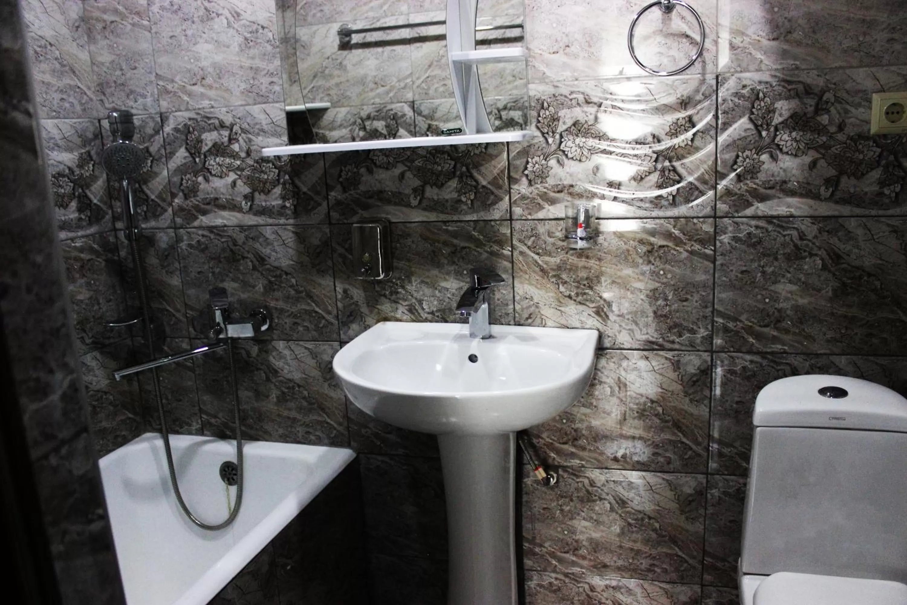 Shower, Bathroom in Golden Way