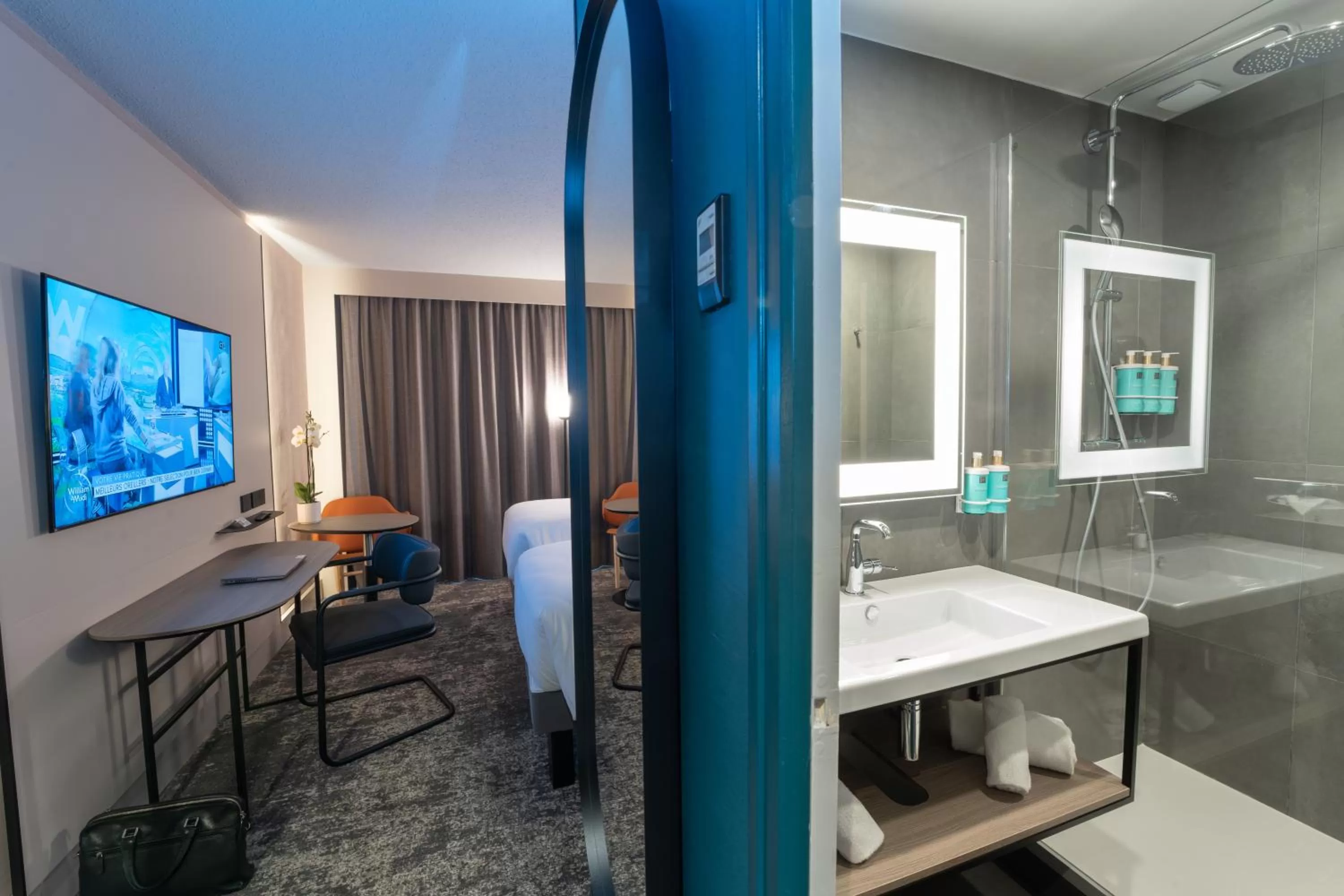 Shower in Novotel Angers Lac de Maine