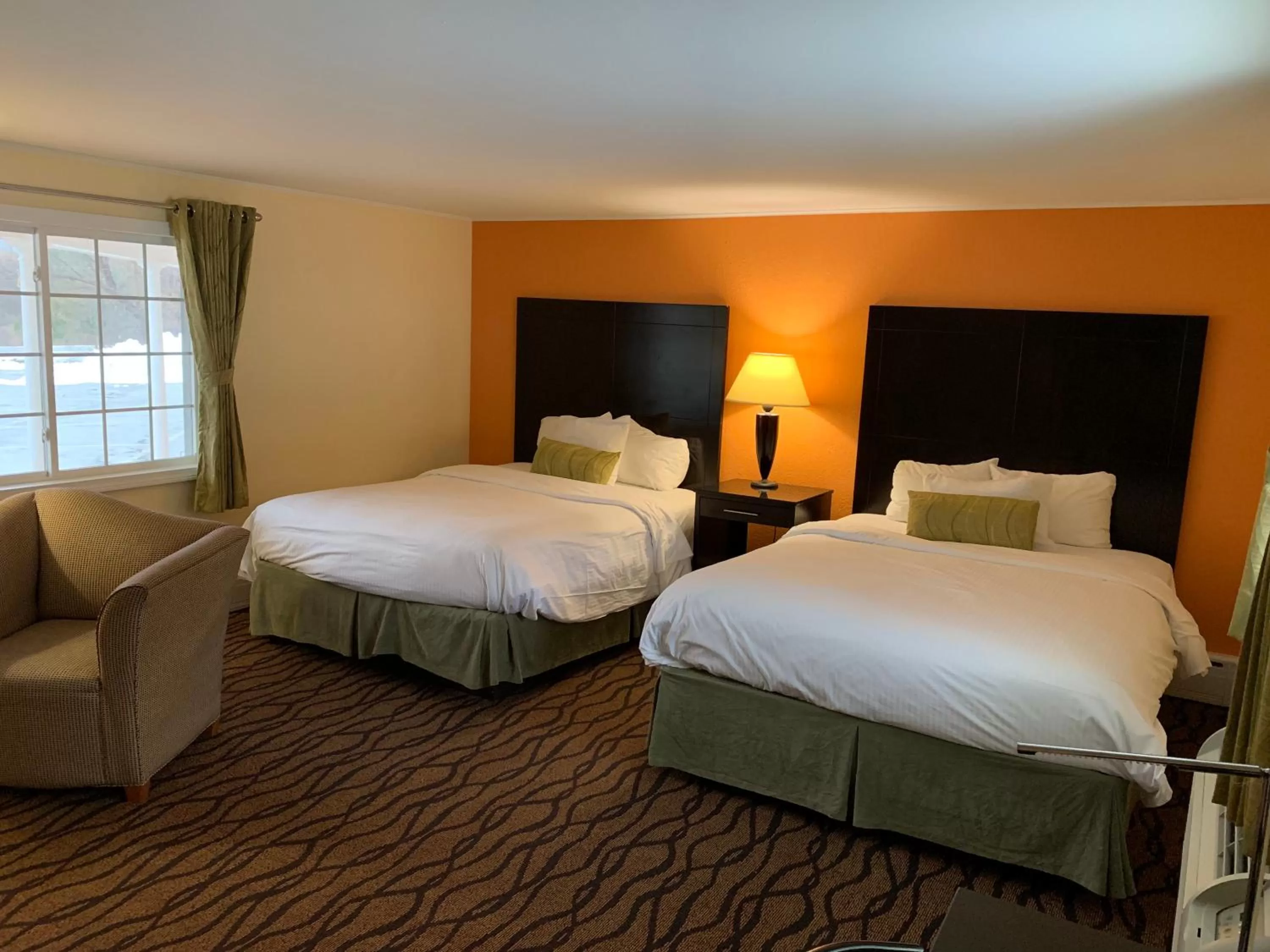 Bedroom, Bed in Four Winds Country Motel