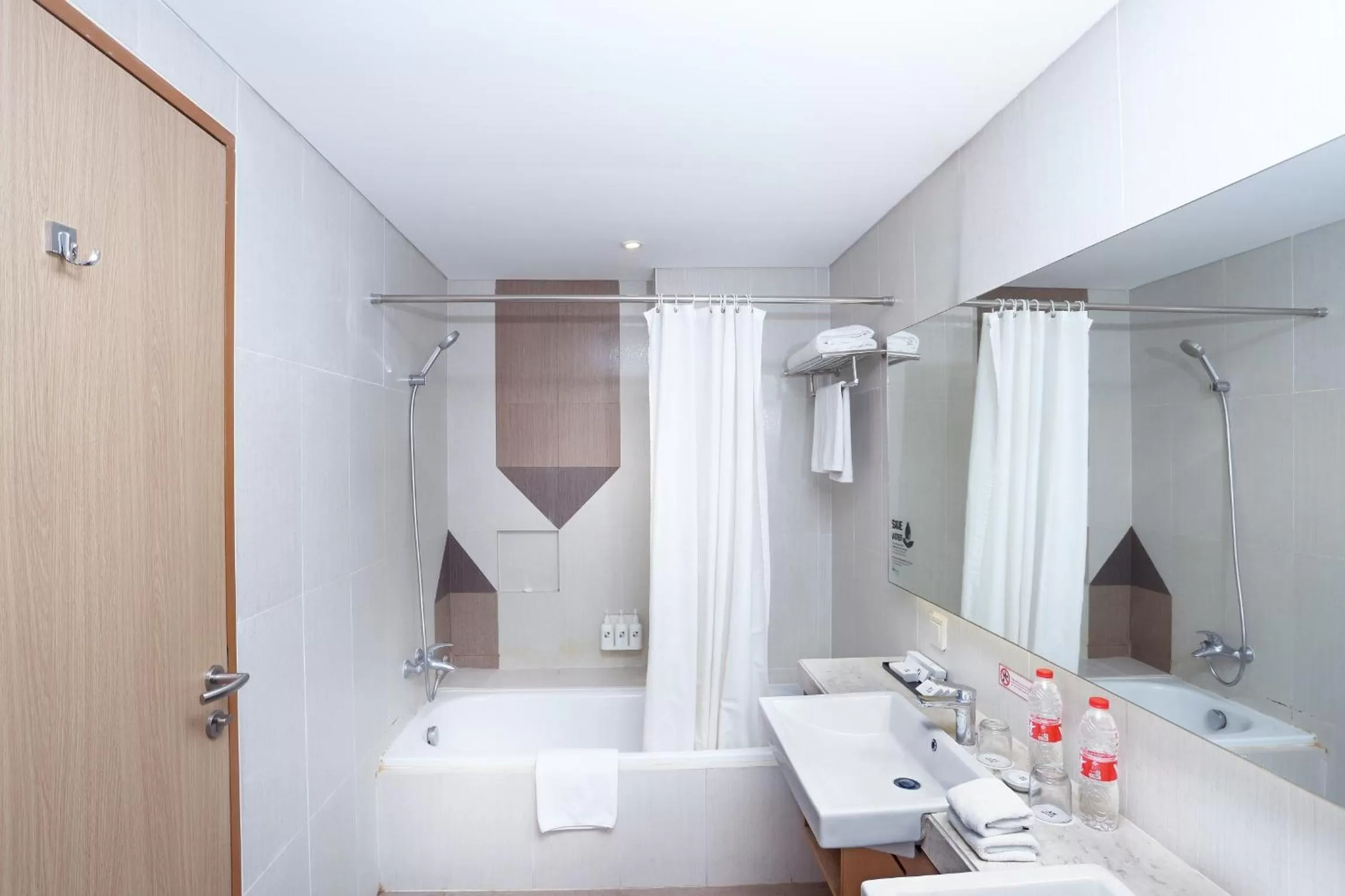 Toilet, Bed in Swiss-Belhotel Pondok Indah