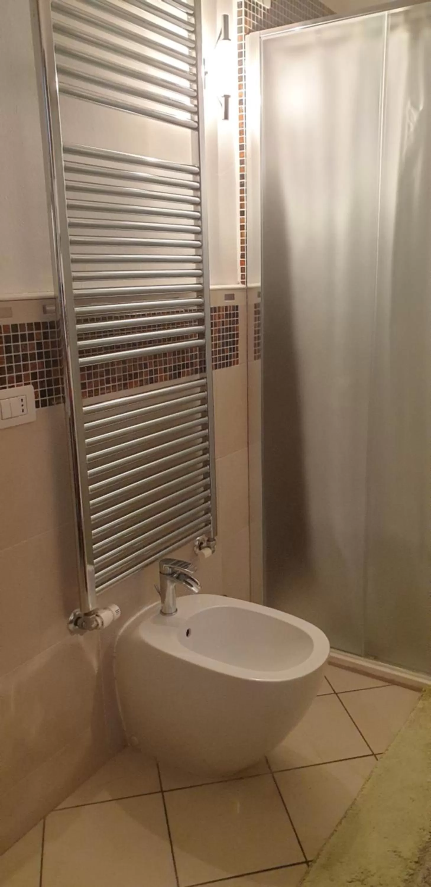Shower in Monteceneri 9 B&b