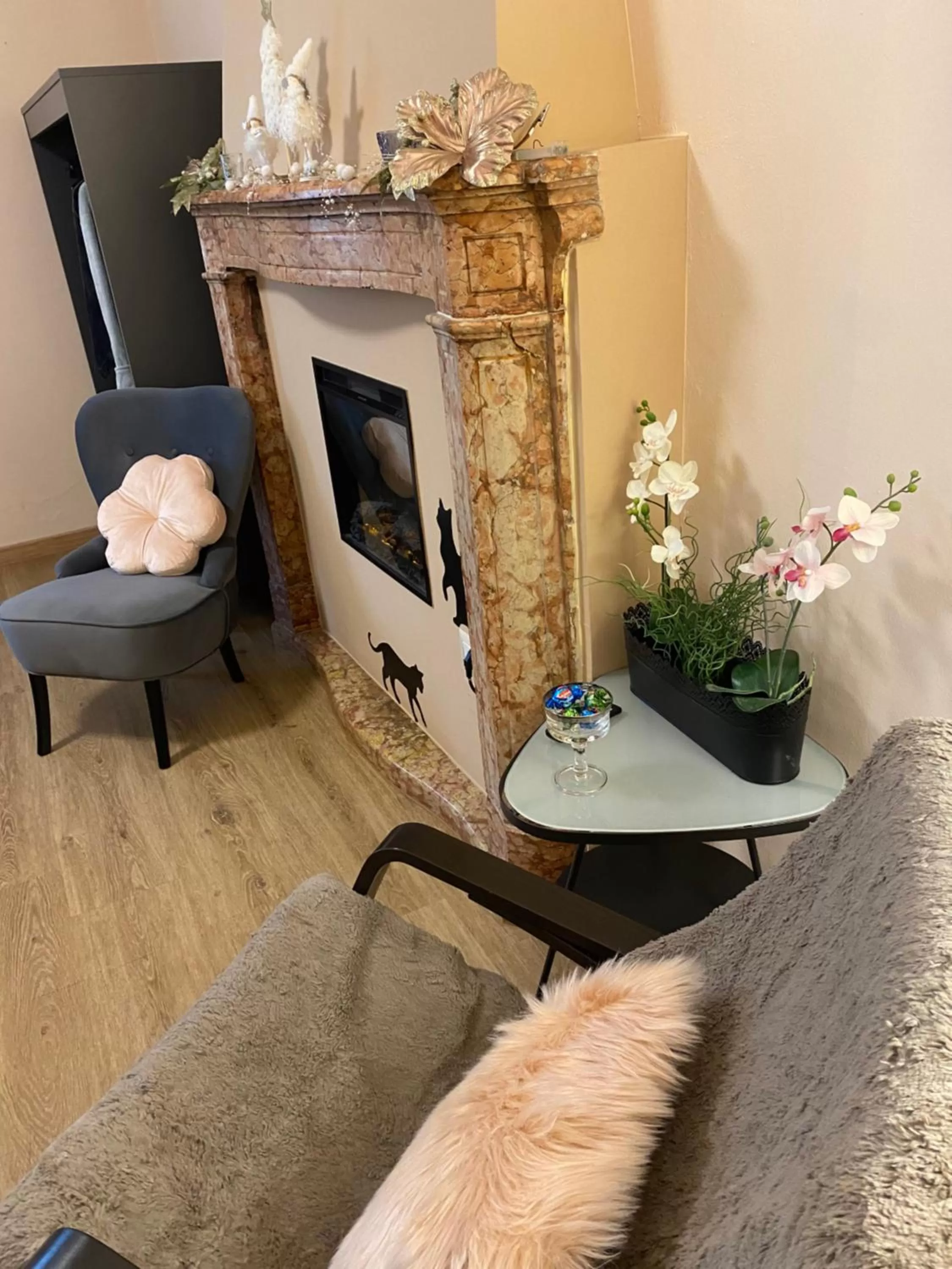 flat iron, Seating Area in La Casa Di Campagna Sul Garda