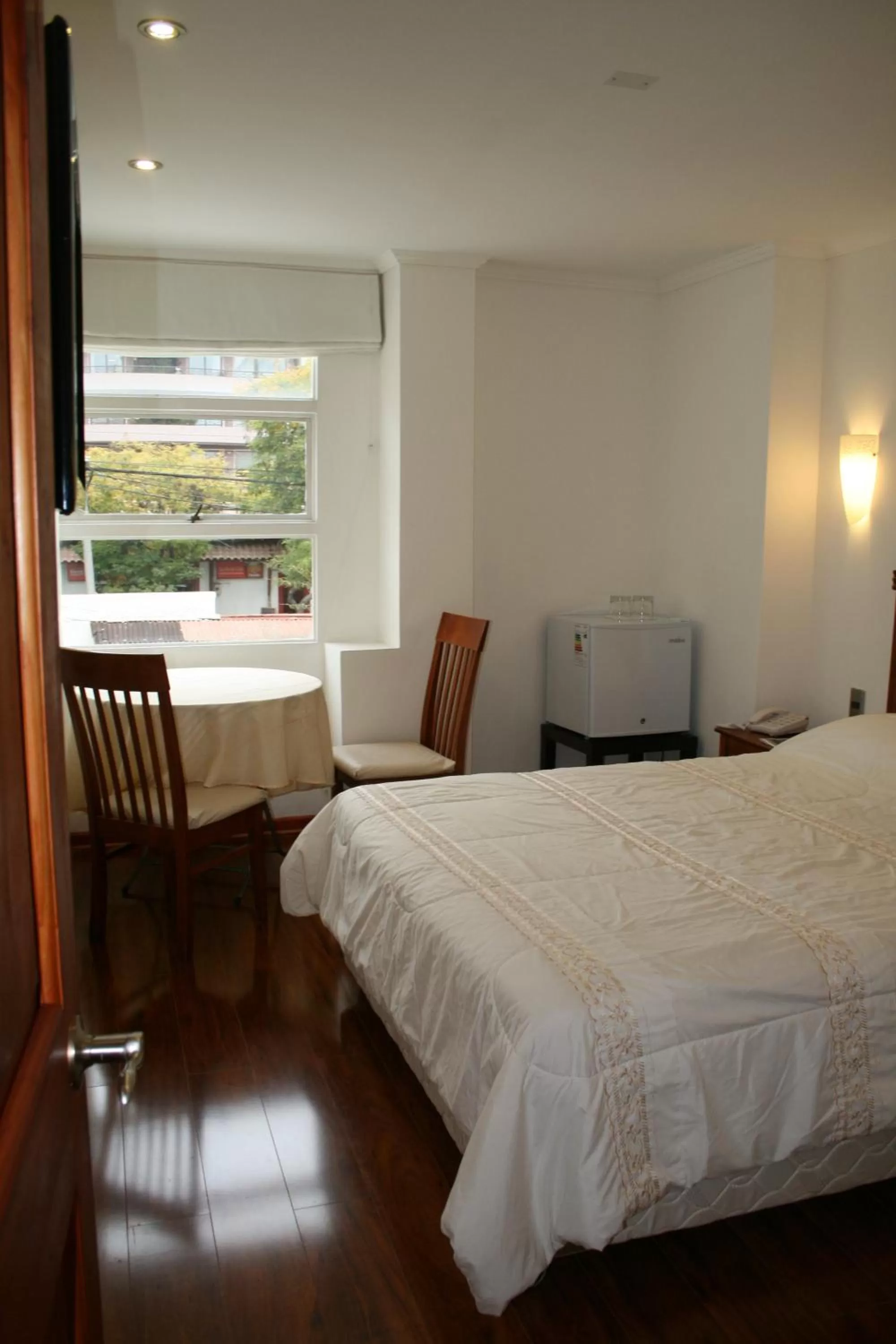 Photo of the whole room, Bed in Nubes Hotel