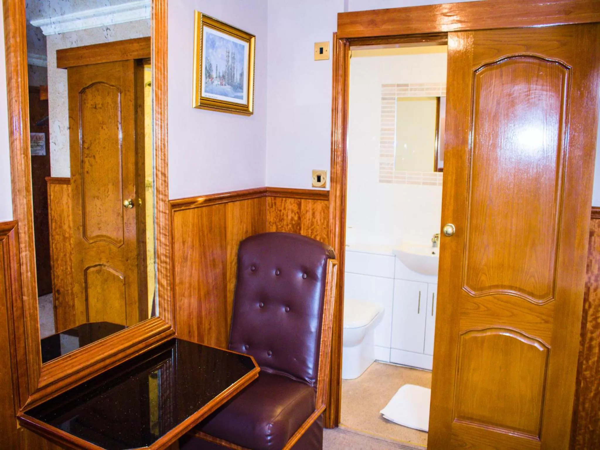 Photo of the whole room in Cricklewood Lodge Hotel