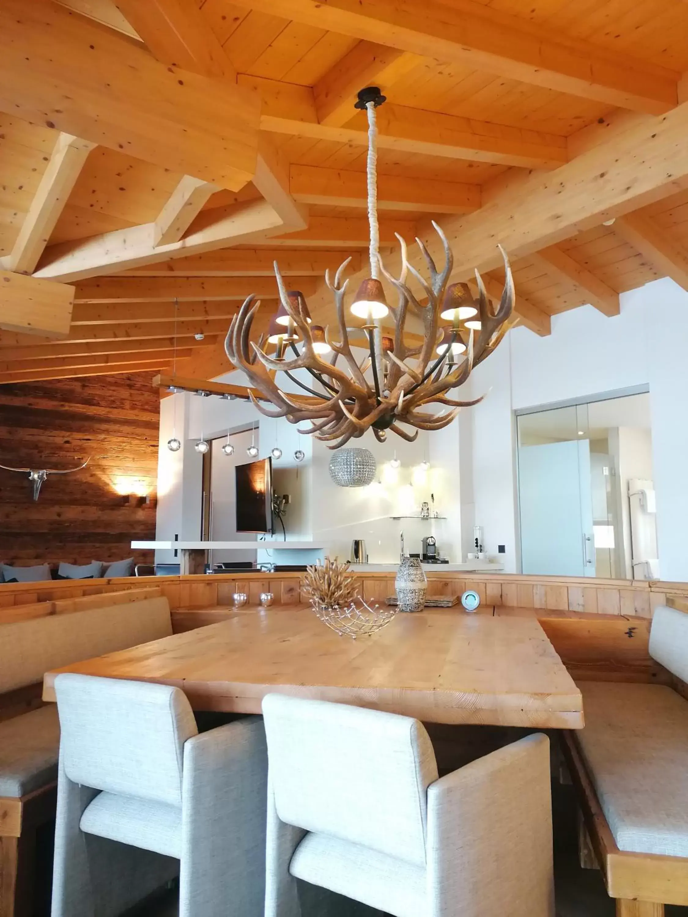 Deluxe Suite with Spa Bath and Free Tauern Spa Entry in Auhof Wirtshaus & Suiten Deluxe Suite with Spa Bath and Free Tauern Spa Entry in Auhof Wirtshaus & Suiten