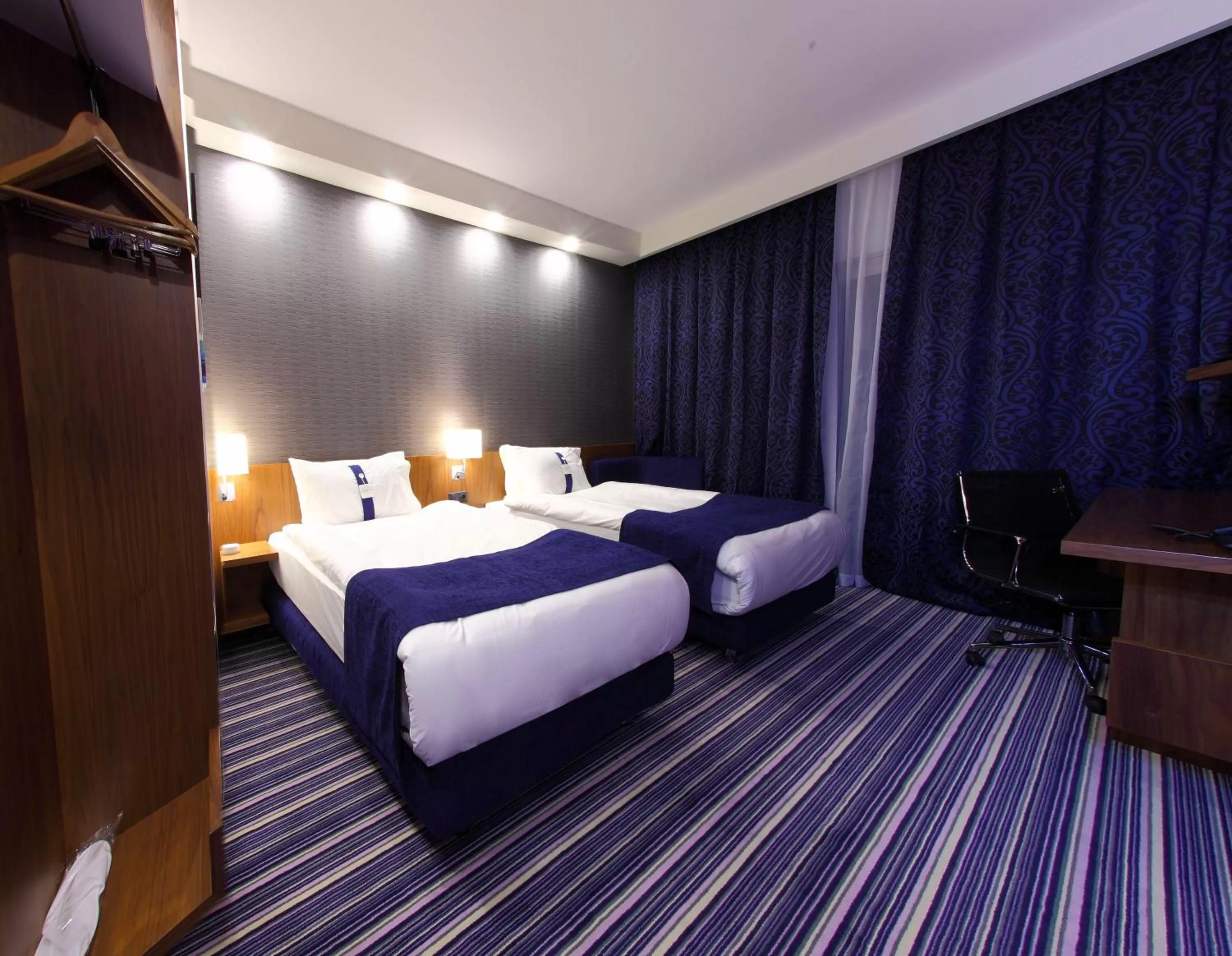 Bed in Holiday Inn Express Manisa-West by IHG
