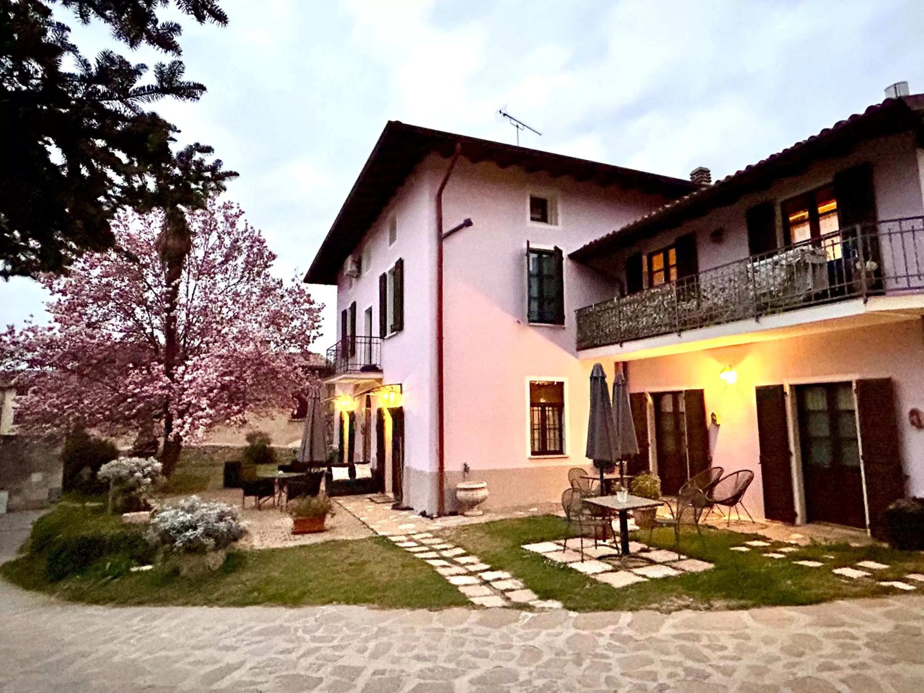 Property Building in La Casa Di Campagna Sul Garda