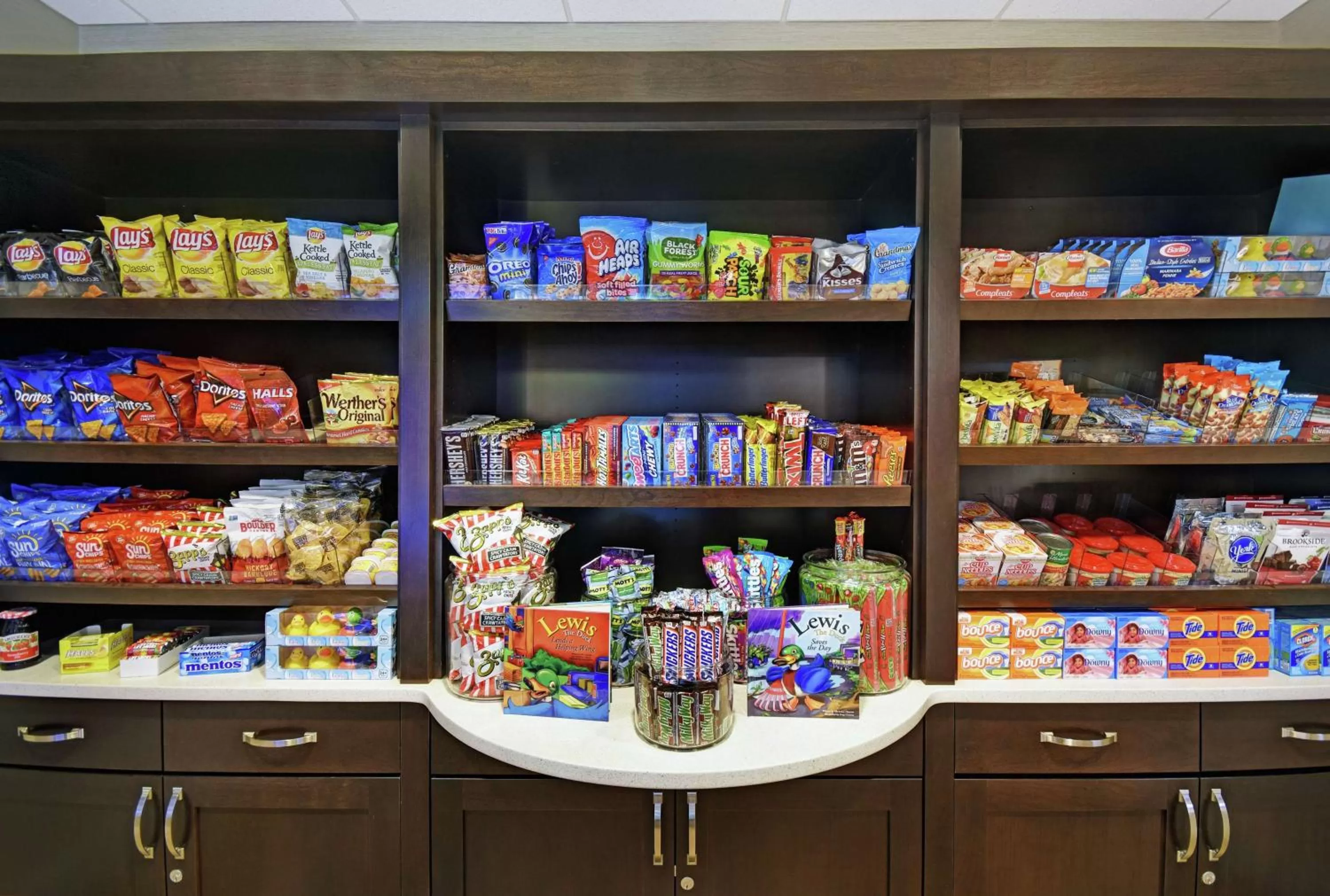 Dining area in Homewood Suites by Hilton Denver International Airport